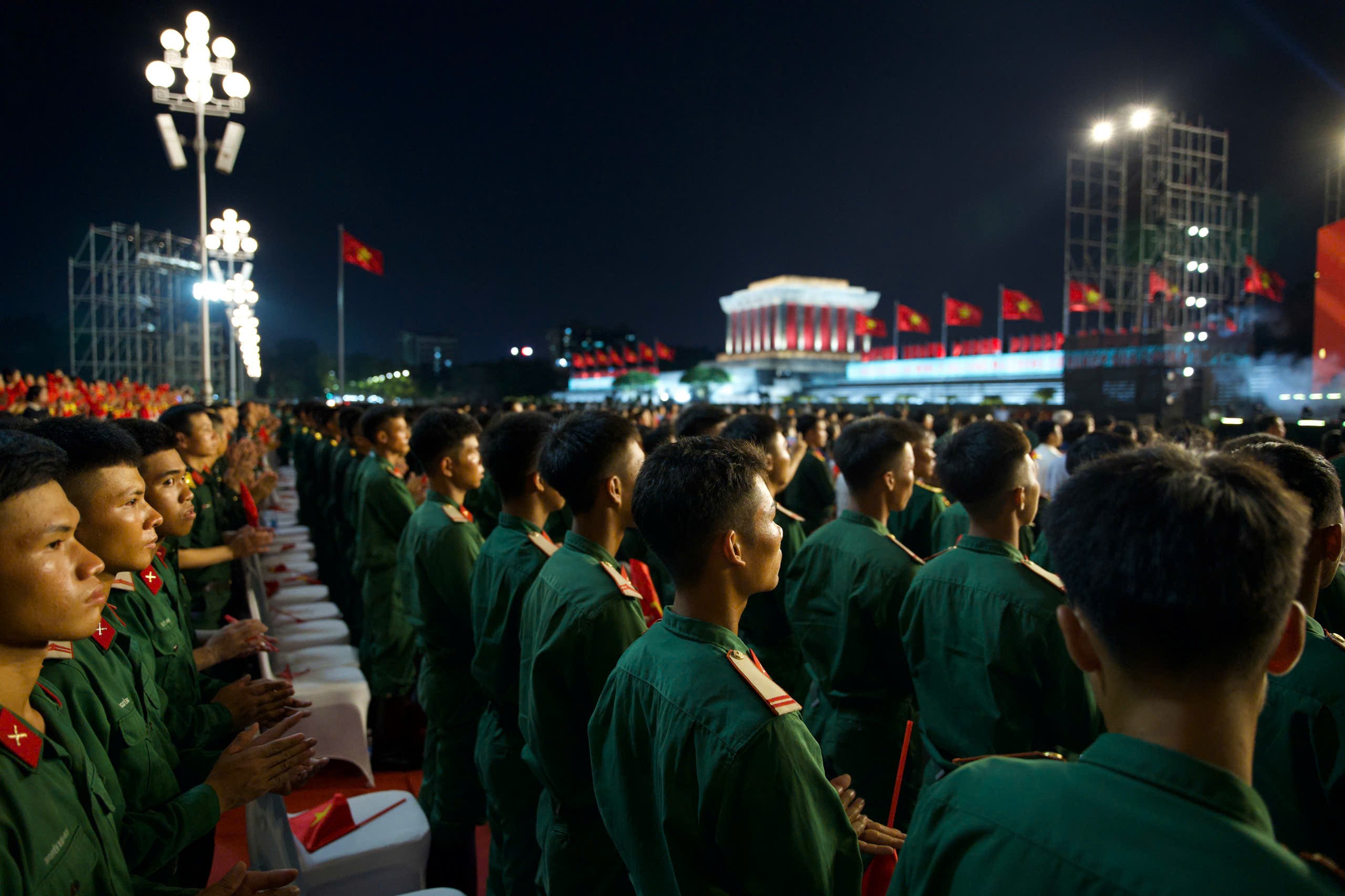 Tổng Bí thư Tô Lâm dự chương trình chính luận nghệ thuật “Dưới cờ vinh quang”