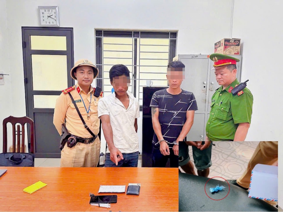 Bắt giữ hai thanh niên tàng trữ ma túy trên Quốc lộ 1A Bắt giữ hai thanh niên tàng trữ ma túy trên Quốc lộ 1A