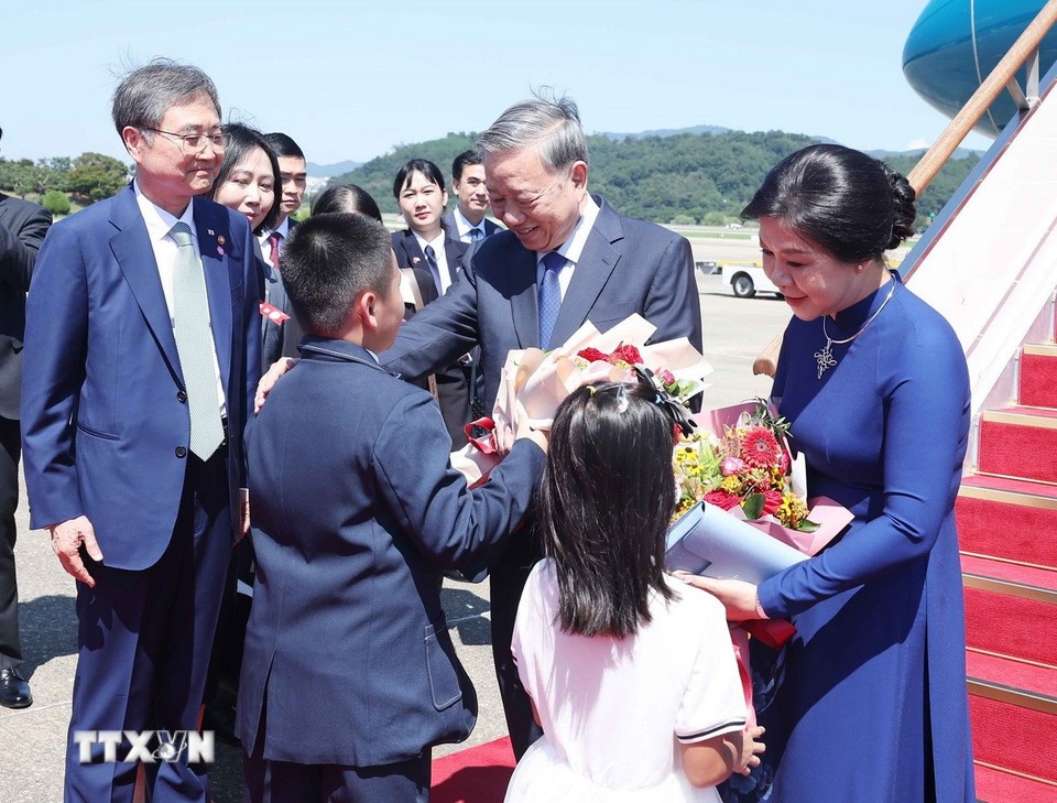 Tổng Bí thư Tô Lâm và Phu nhân bắt đầu chuyến thăm cấp Nhà nước tới Hàn Quốc