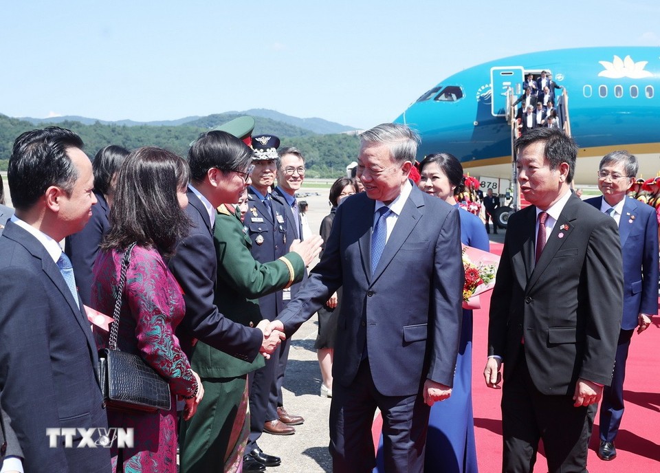 Tổng Bí thư Tô Lâm và Phu nhân bắt đầu chuyến thăm cấp Nhà nước tới Hàn Quốc