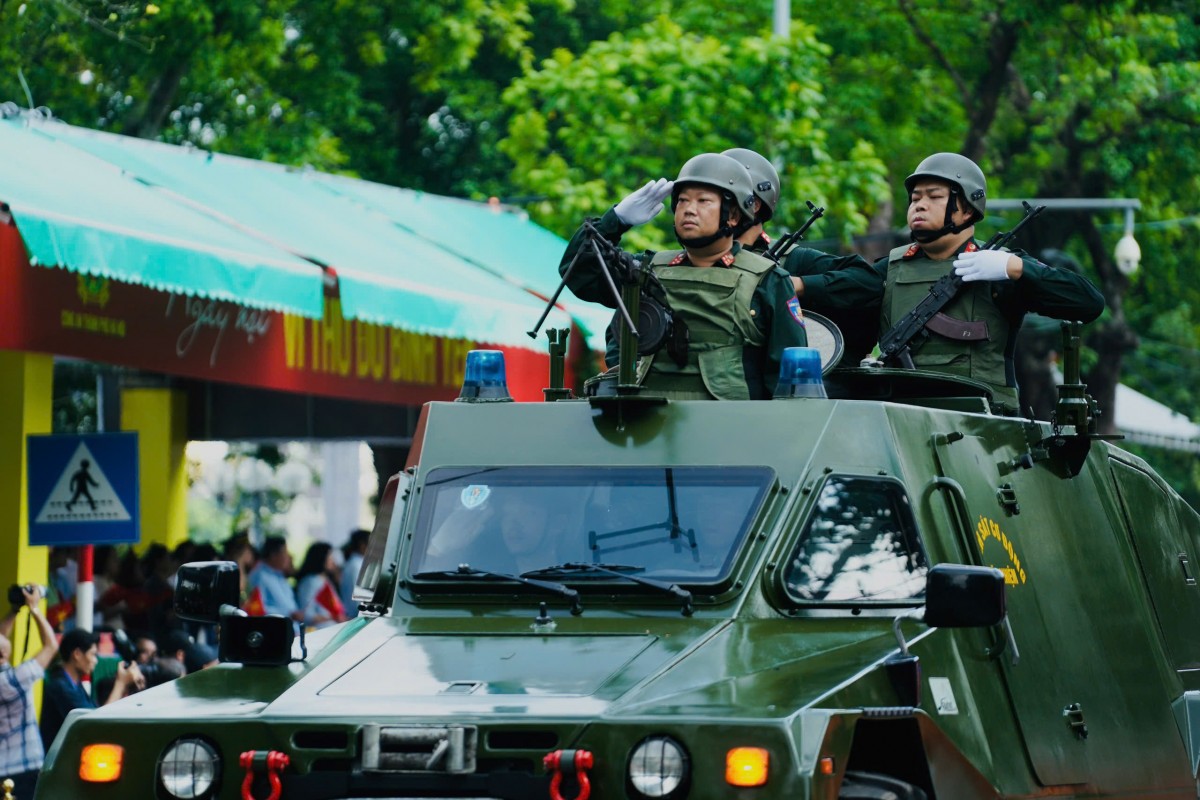 Dòng xe đặc chủng diễu hành, khẳng định sức mạnh của Công an Thủ đô