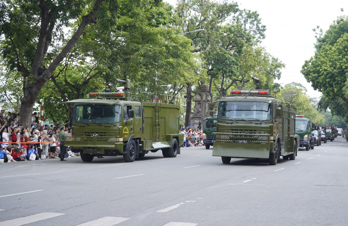 Dòng xe đặc chủng diễu hành, khẳng định sức mạnh của Công an Thủ đô