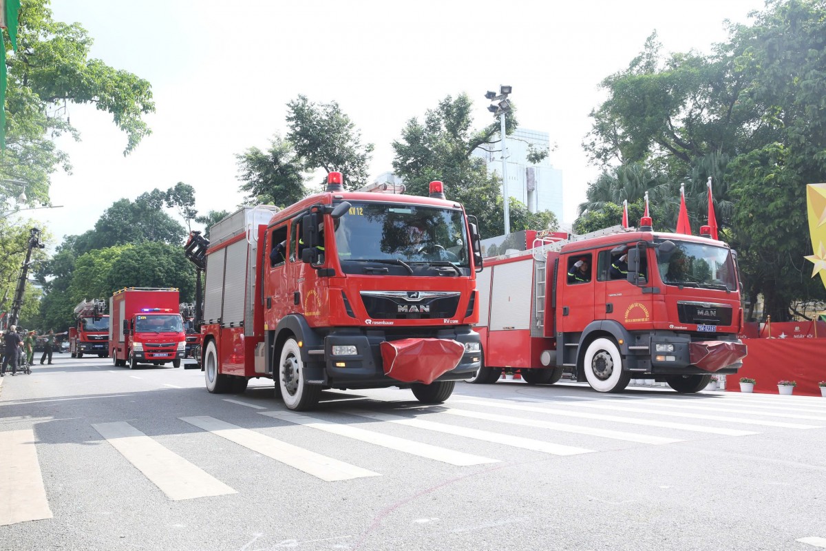 Cận cảnh dàn khí tài, xe đặc chủng diễu hành, khẳng định sức mạnh của Công an Thủ đô