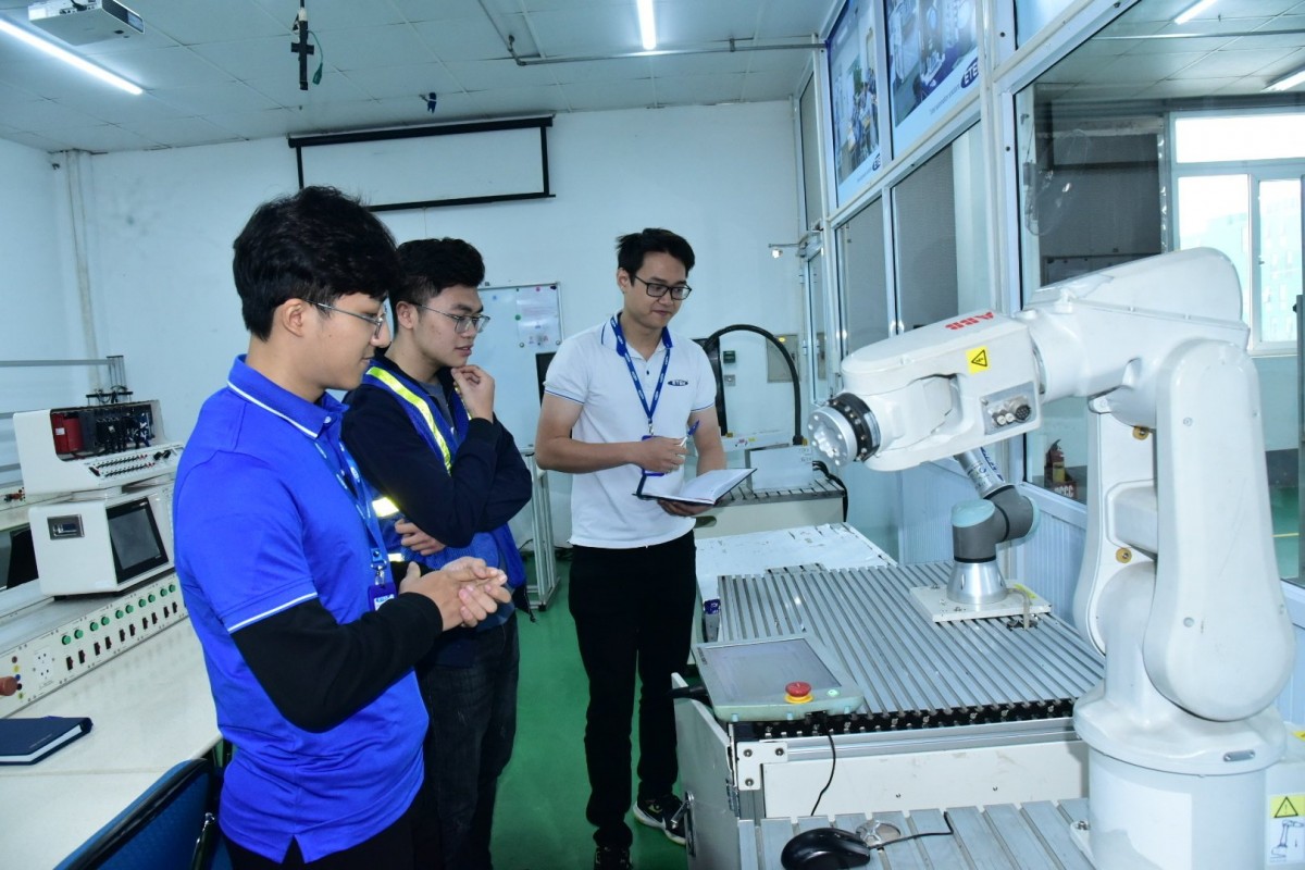 Còn khoảng cách giữa đào tạo với nhu cầu thực tế về nguồn nhân lực