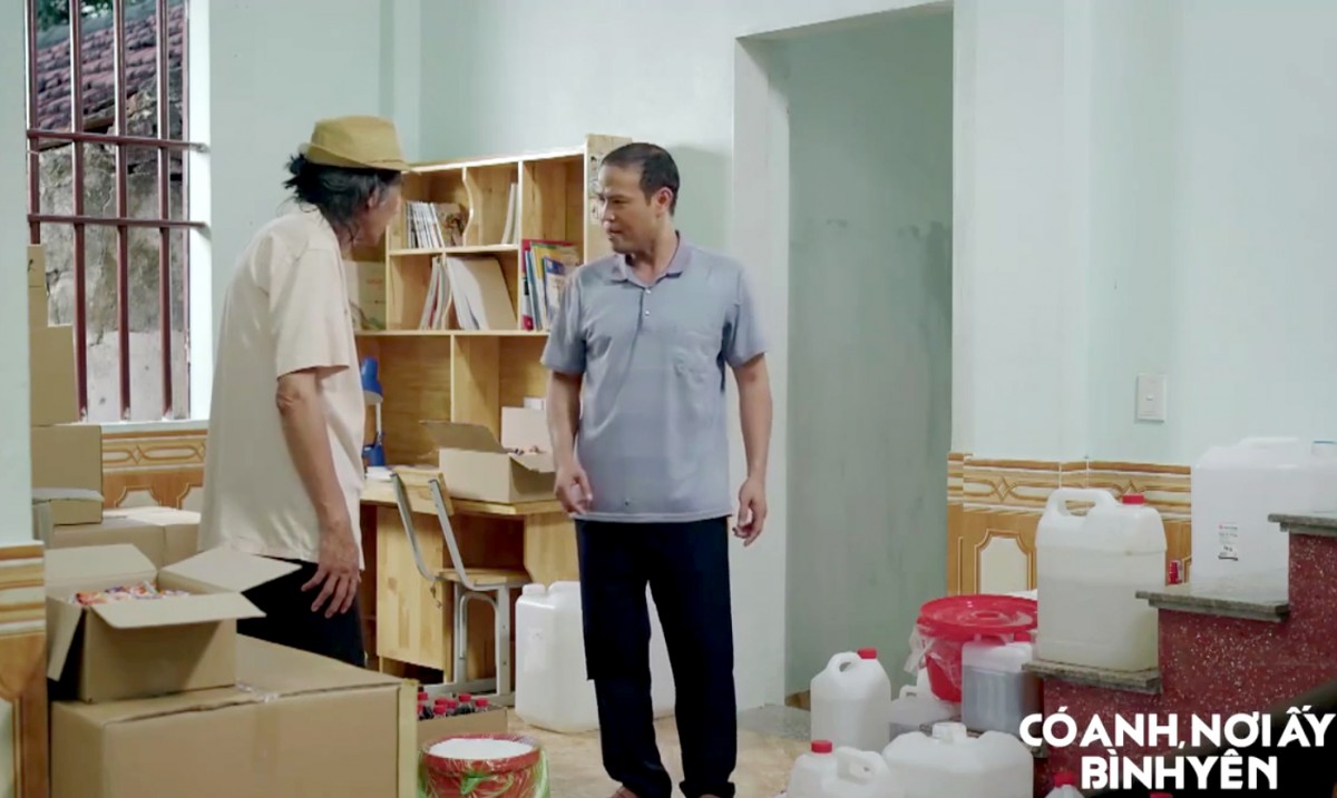 “Có anh, nơi ấy bình yên” tập 9: Cường “gà” rủ ông Thắng làm hàng giả, lộ nghi vấn chủ mỏ đá bí ẩn “Có anh, nơi ấy bình yên” tập 9: Cường “gà” rủ ông Thắng làm hàng giả, lộ nghi vấn chủ mỏ đá bí ẩn