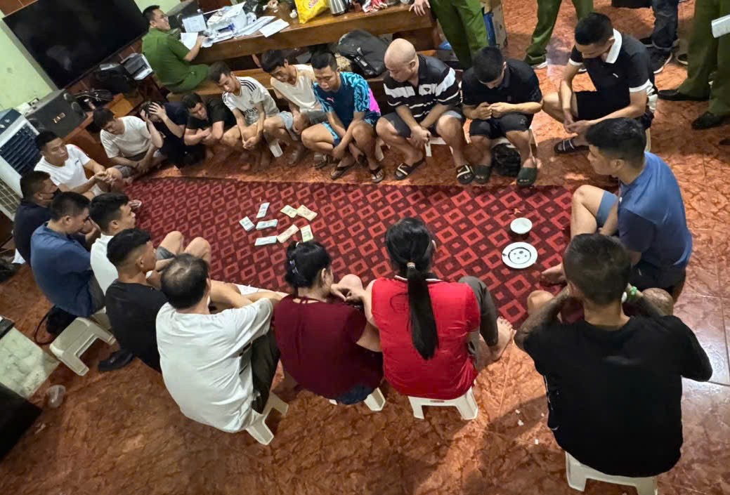 Đột kích sới bạc, thu giữ hơn 200 triệu đồng tiền mặt