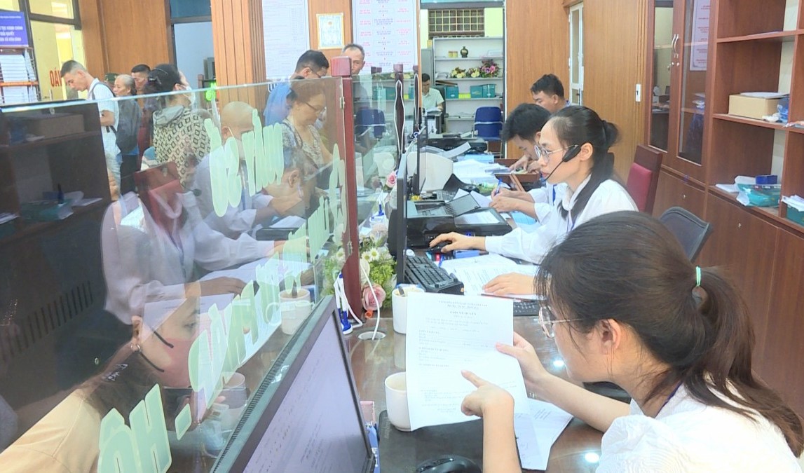 Thủ tướng yêu cầu quyết liệt cắt giảm thủ tục hành chính