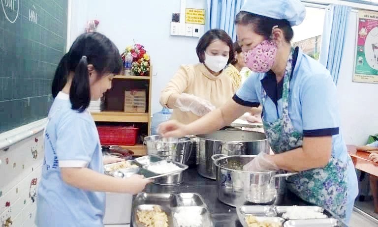 Hà Nội chính thức triển khai thực hiện hỗ trợ bữa ăn bán trú cho học sinh tiểu học