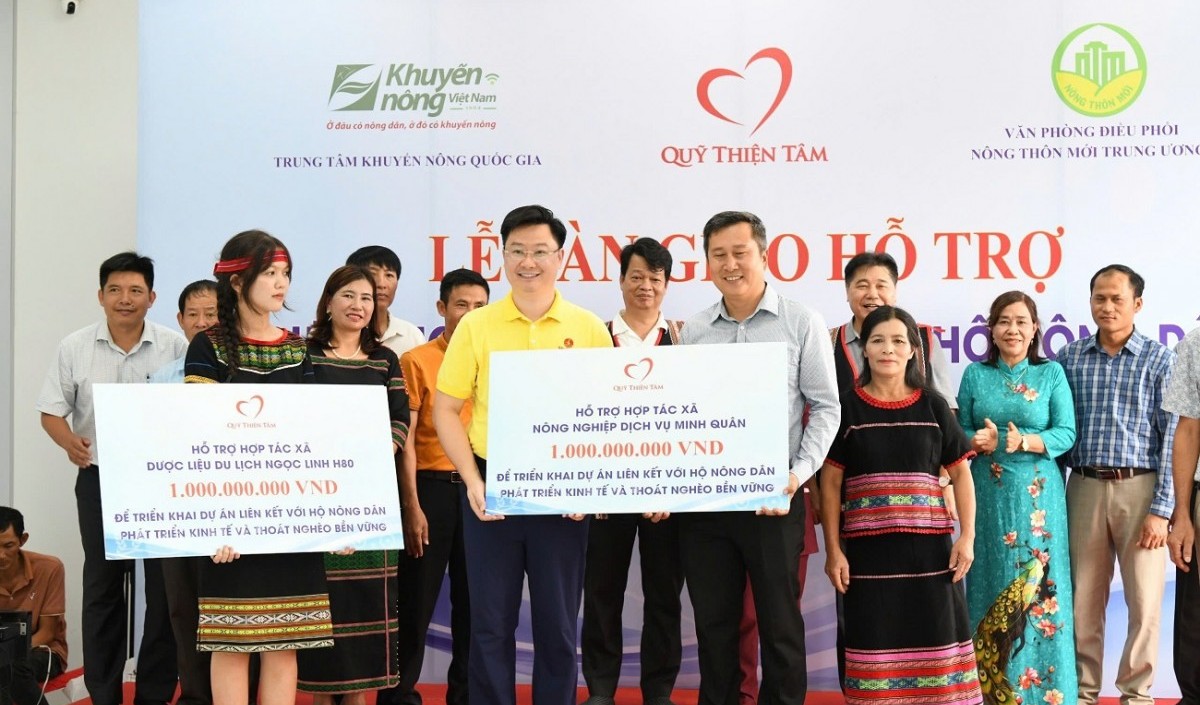 Quỹ Thiện Tâm đón nhận Huân chương Lao động hạng Nhất