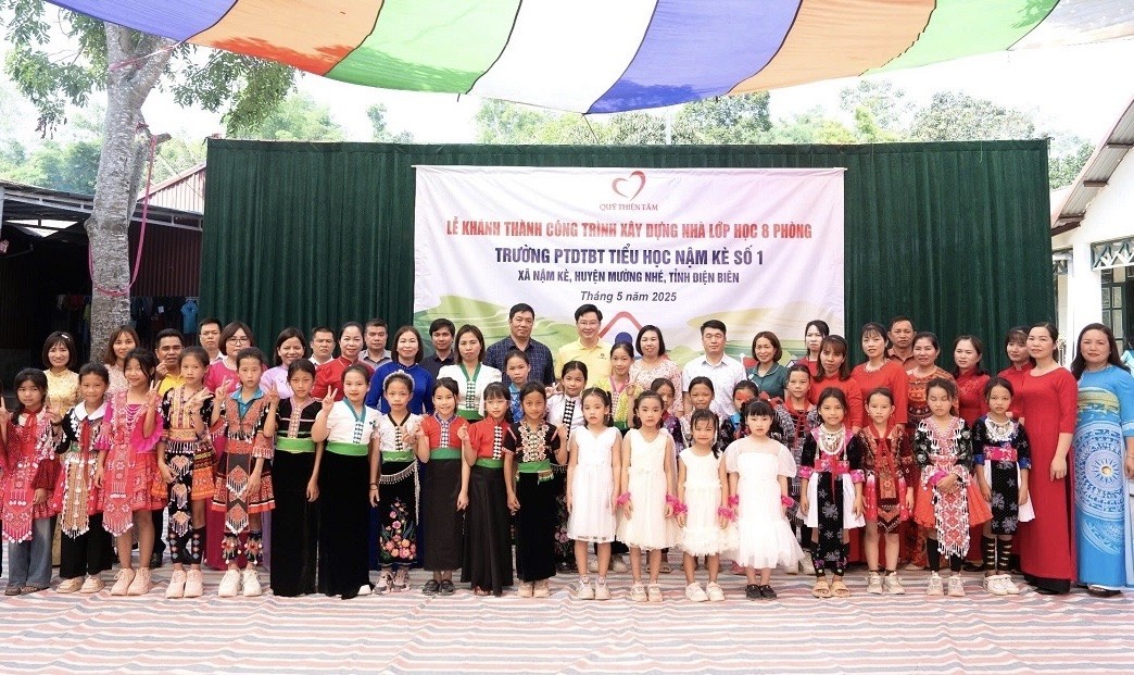 Quỹ Thiện Tâm đón nhận Huân chương Lao động hạng Nhất