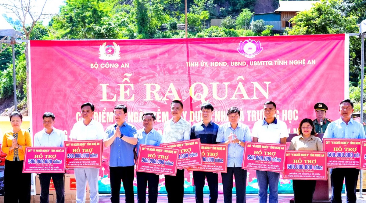 Bộ Công an và tỉnh Nghệ An phát động cao điểm 40 ngày đêm xây dựng nhà, trường học hỗ trợ người dân vùng lũ