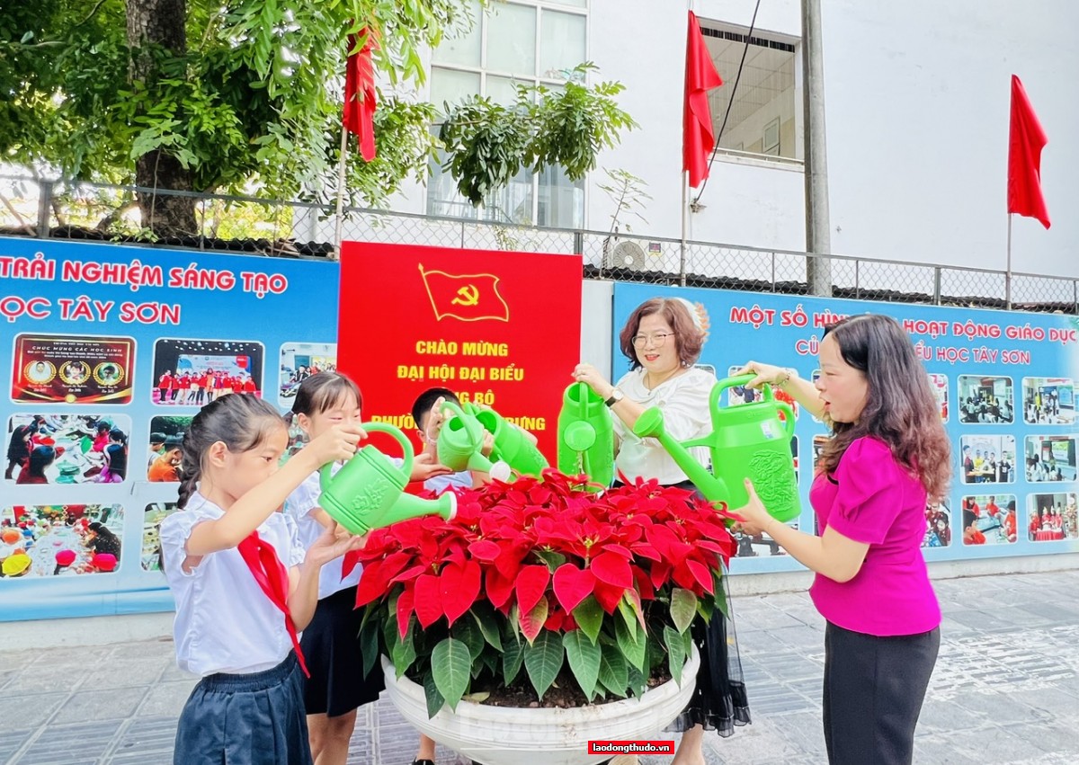 Phường Hai Bà Trưng: Sôi nổi các hoạt động chào mừng Đại hội Đảng các cấp