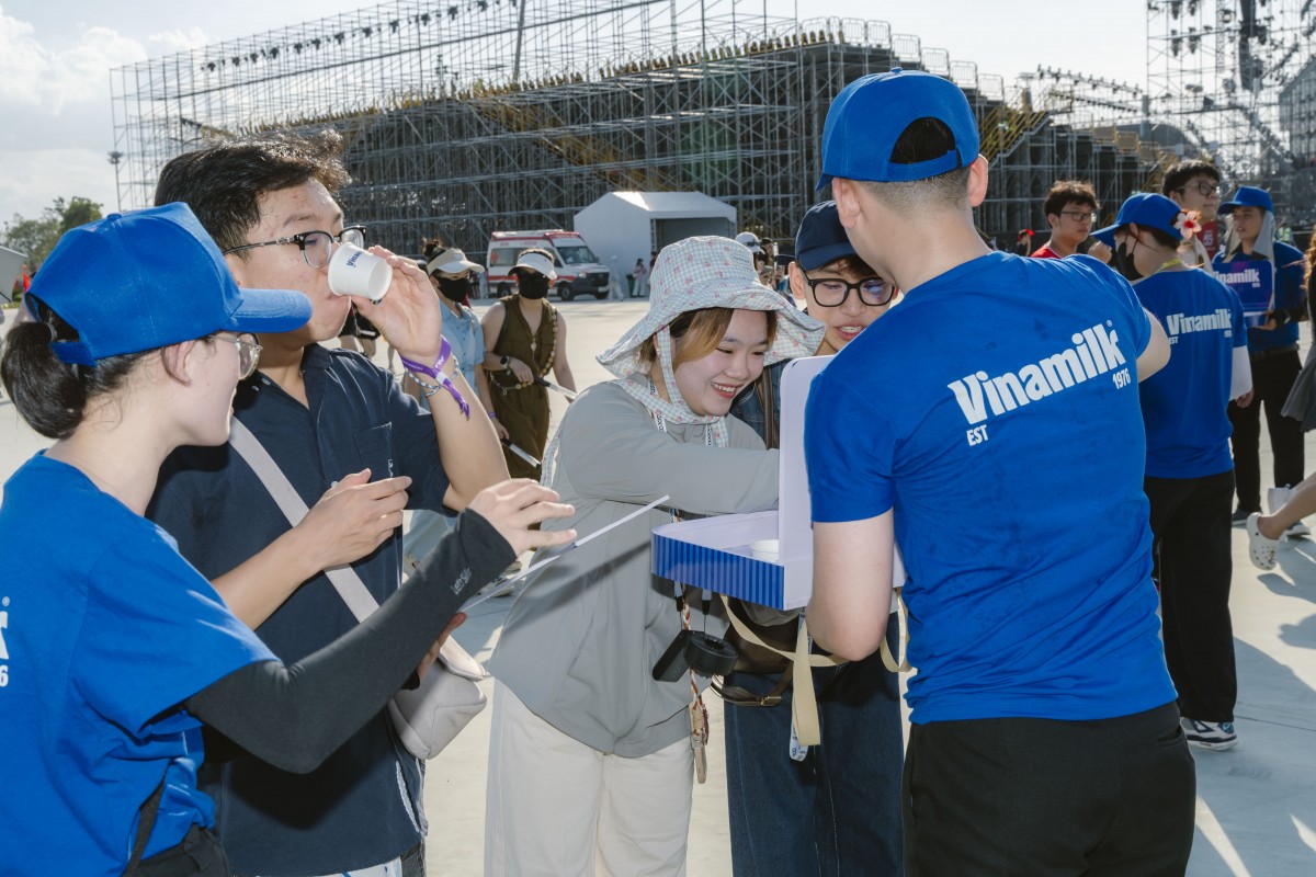 Nhìn lại những khoảnh khắc “cực cháy” của Vinamilk tại V-Concert & V-Fest Nhìn lại những khoảnh khắc “cực cháy” của Vinamilk tại V-Concert & V-Fest