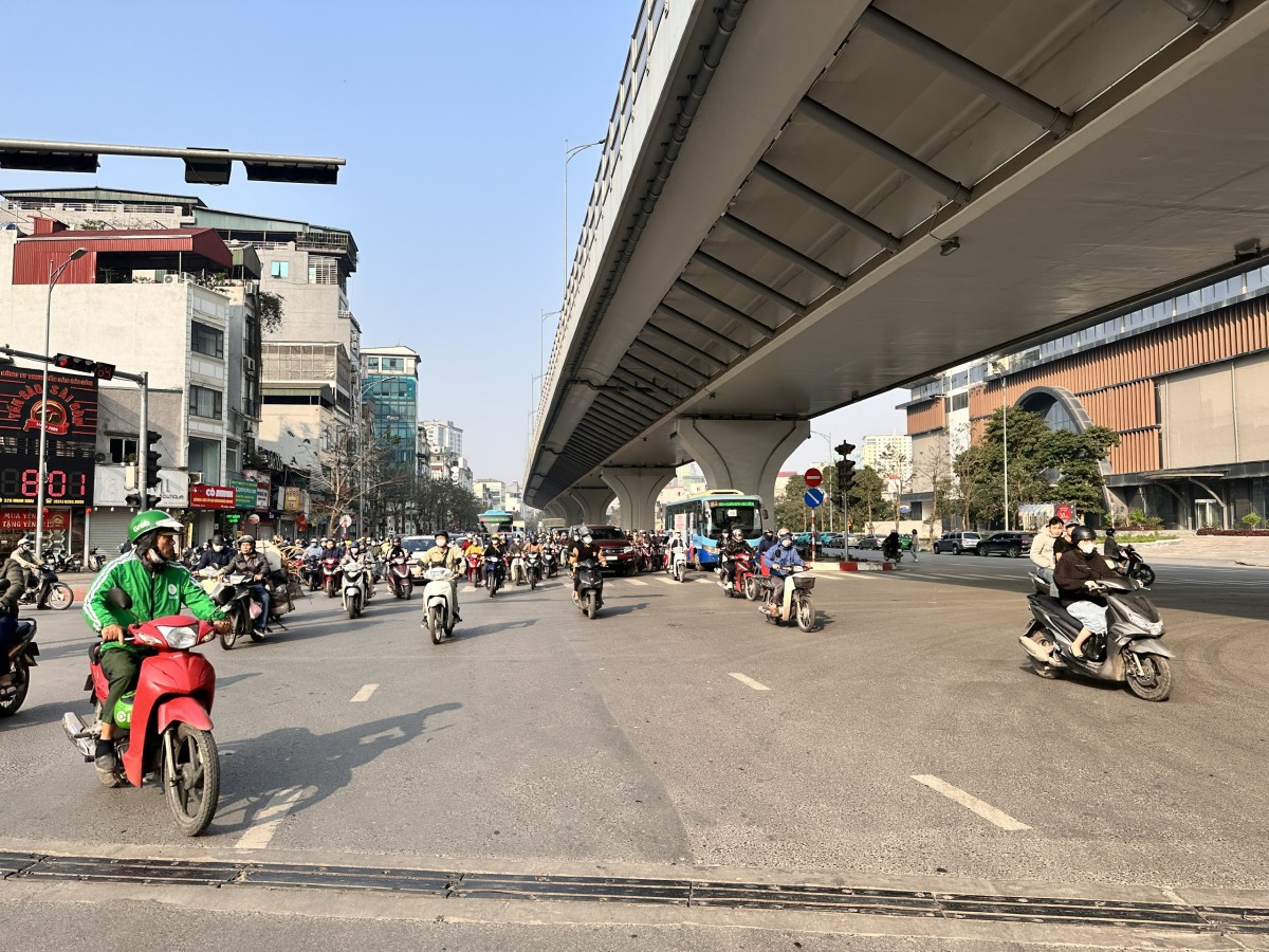 Dự báo thời tiết Hà Nội ngày 13/8: Ngày nắng nóng kéo dài, tối mưa dông rải rác