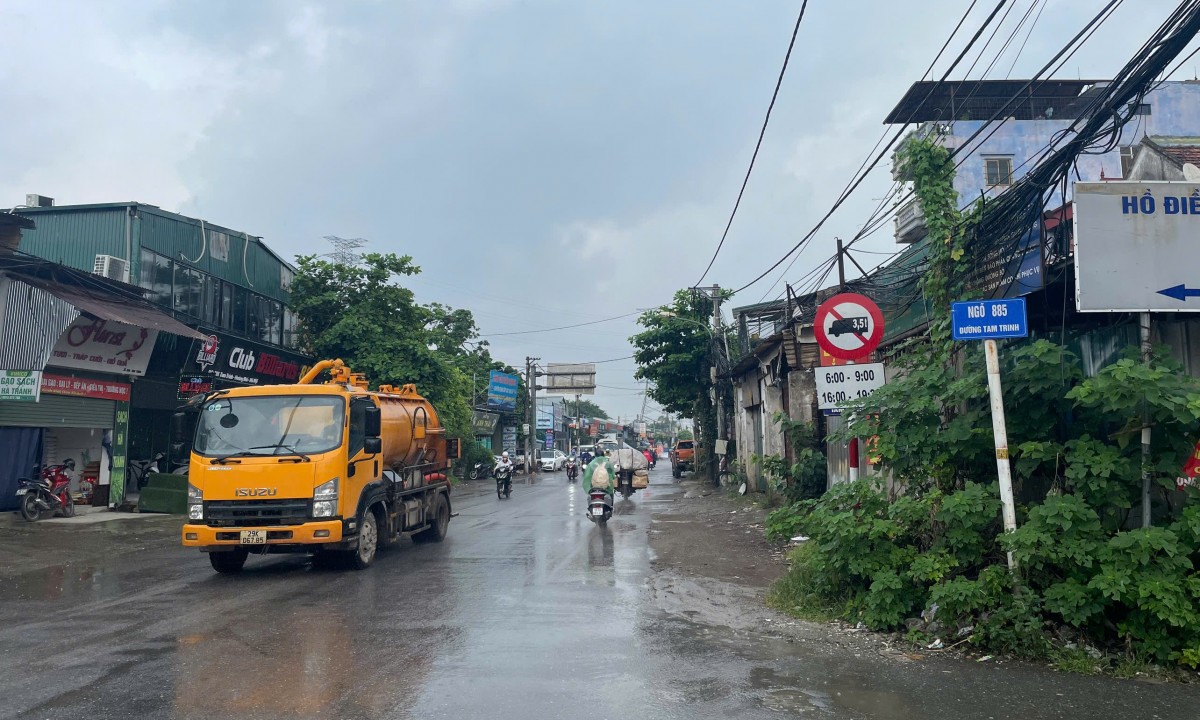 Dự án mở rộng đường Tam Trinh có chiều dài 3,5km khởi công từ năm 2016, dự kiến hoàn thành sau 3 năm. Theo quy hoạch, tuyến đường sau khi được mở rộng sẽ có mặt cắt ngang 40m, đáp ứng 6 làn xe. Dự án mở rộng đường Tam Trinh có chiều dài 3,5km khởi công từ năm 2016, dự kiến hoàn thành sau 3 năm. Theo quy hoạch, tuyến đường sau khi được mở rộng sẽ có mặt cắt ngang 40m, đáp ứng 6 làn xe.
