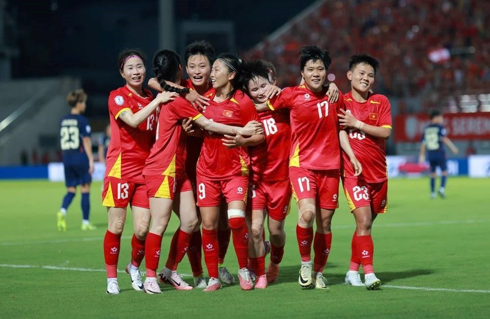 Tuyển bóng đá nữ Việt Nam nhận thưởng 1 tỉ đồng sau trận thắng Thái Lan