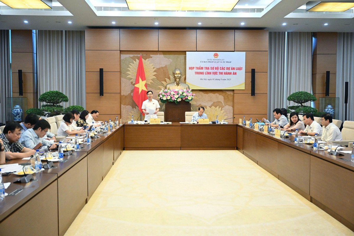 Bổ sung chế định Thừa hành viên và Văn phòng Thi hành án dân sự