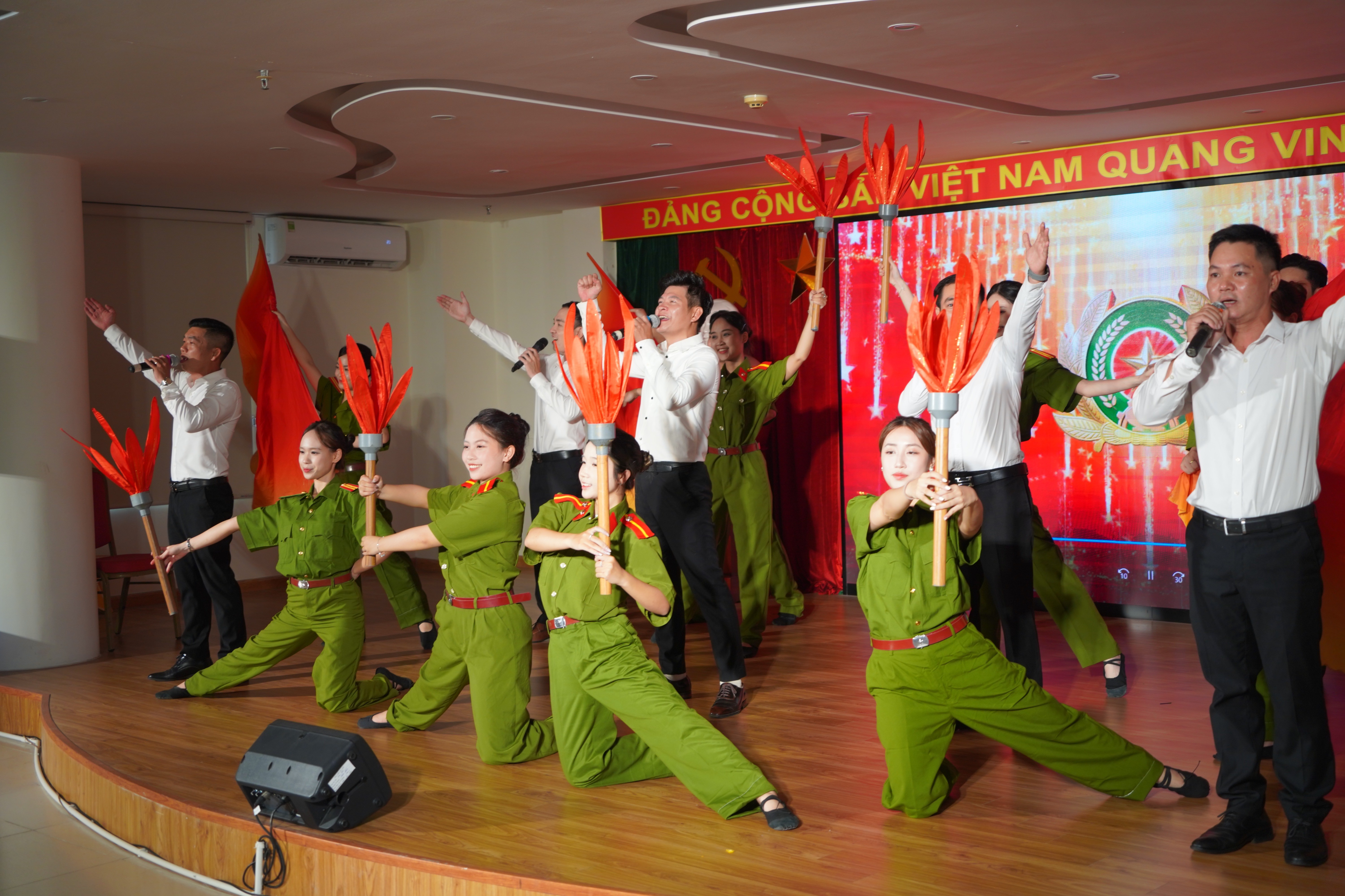 Trao giải cuộc thi sáng tác văn học nghệ thuật 