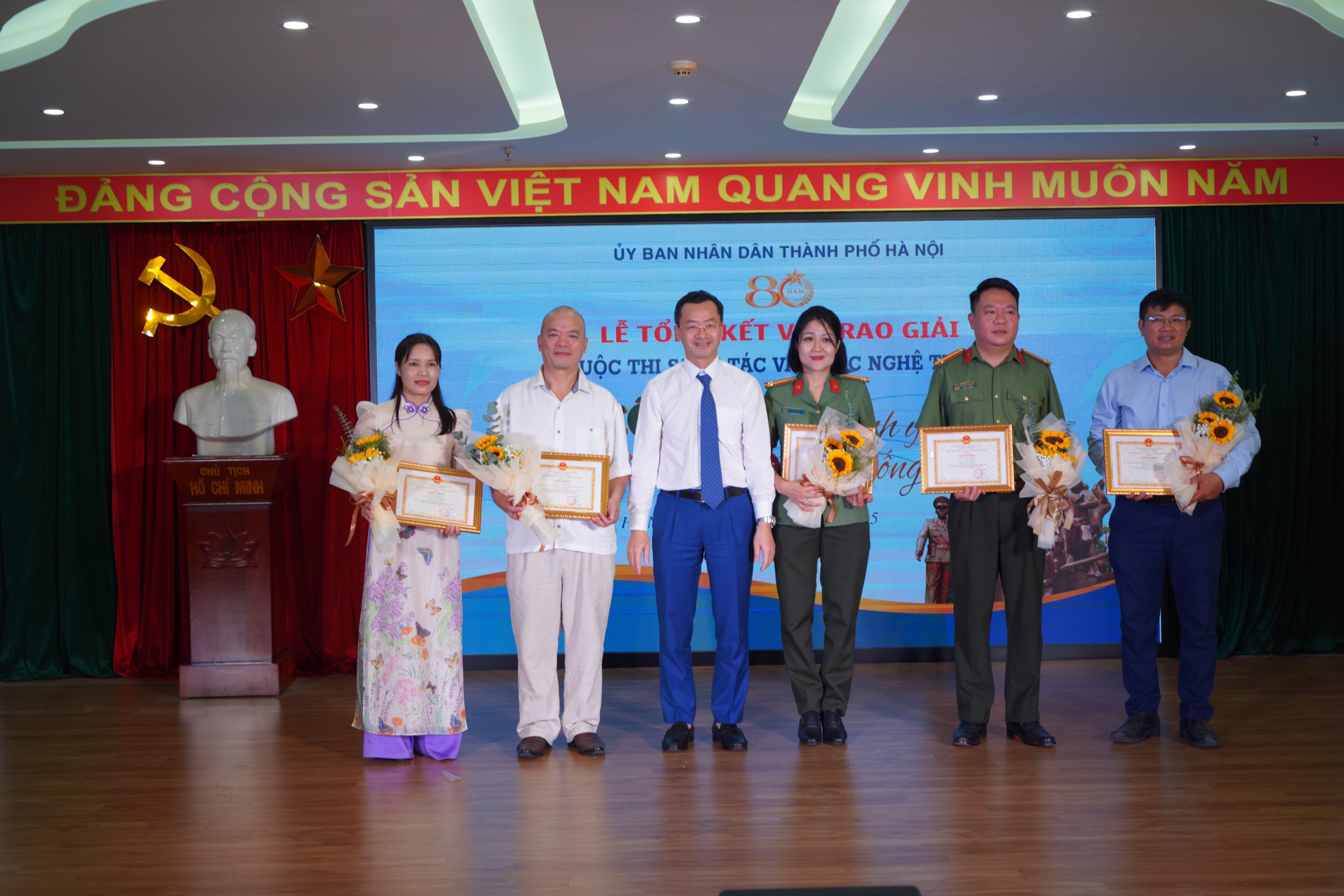 Trao giải cuộc thi sáng tác văn học nghệ thuật 