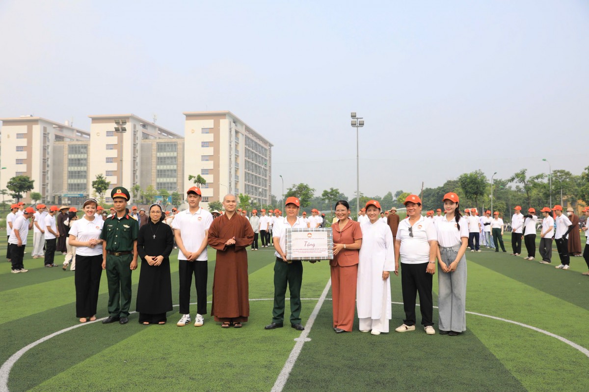 Lãnh đạo Mặt trận thăm, động viên Khối đại đoàn kết toàn dân tộc tham gia diễu hành A80