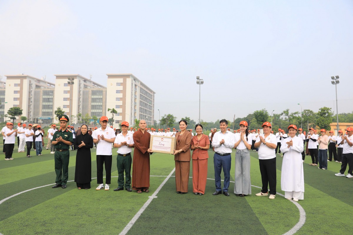 Lãnh đạo Mặt trận thăm, động viên Khối đại đoàn kết toàn dân tộc tham gia diễu hành A80