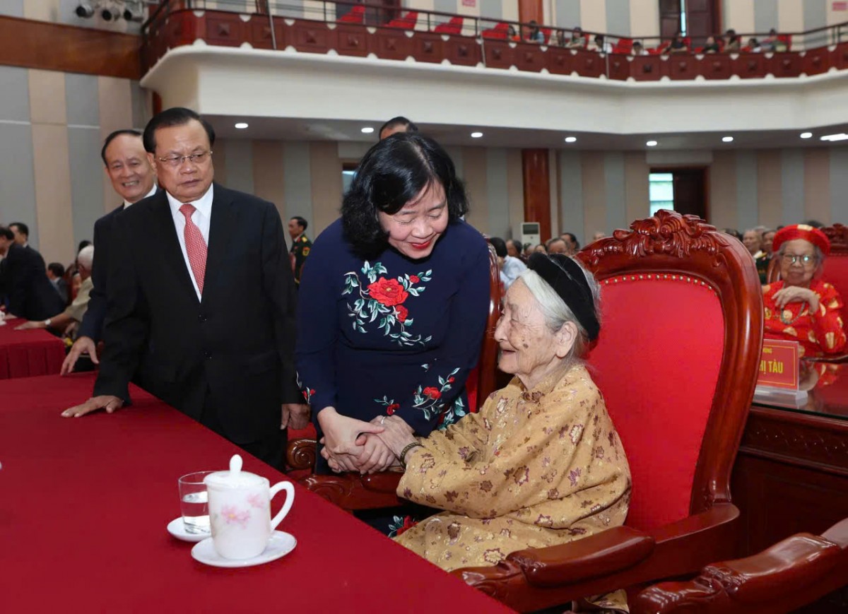 Phát huy truyền thống anh hùng, quyết tâm xây dựng Thủ đô giàu đẹp