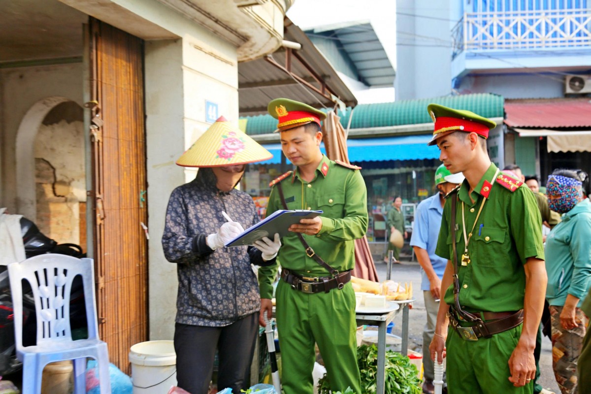 Đoài Phương ra quân lập lại trật tự đô thị Đoài Phương ra quân lập lại trật tự đô thị