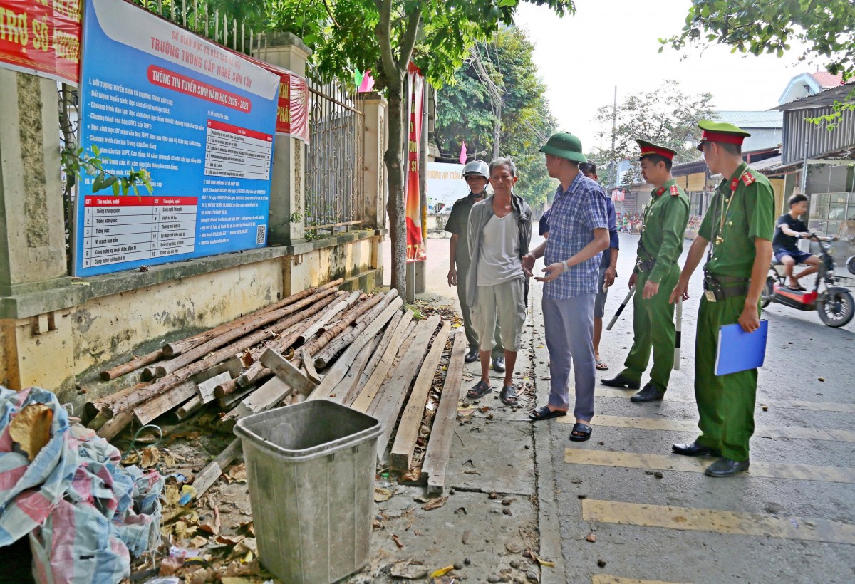 Đoài Phương ra quân lập lại trật tự đô thị Đoài Phương ra quân lập lại trật tự đô thị