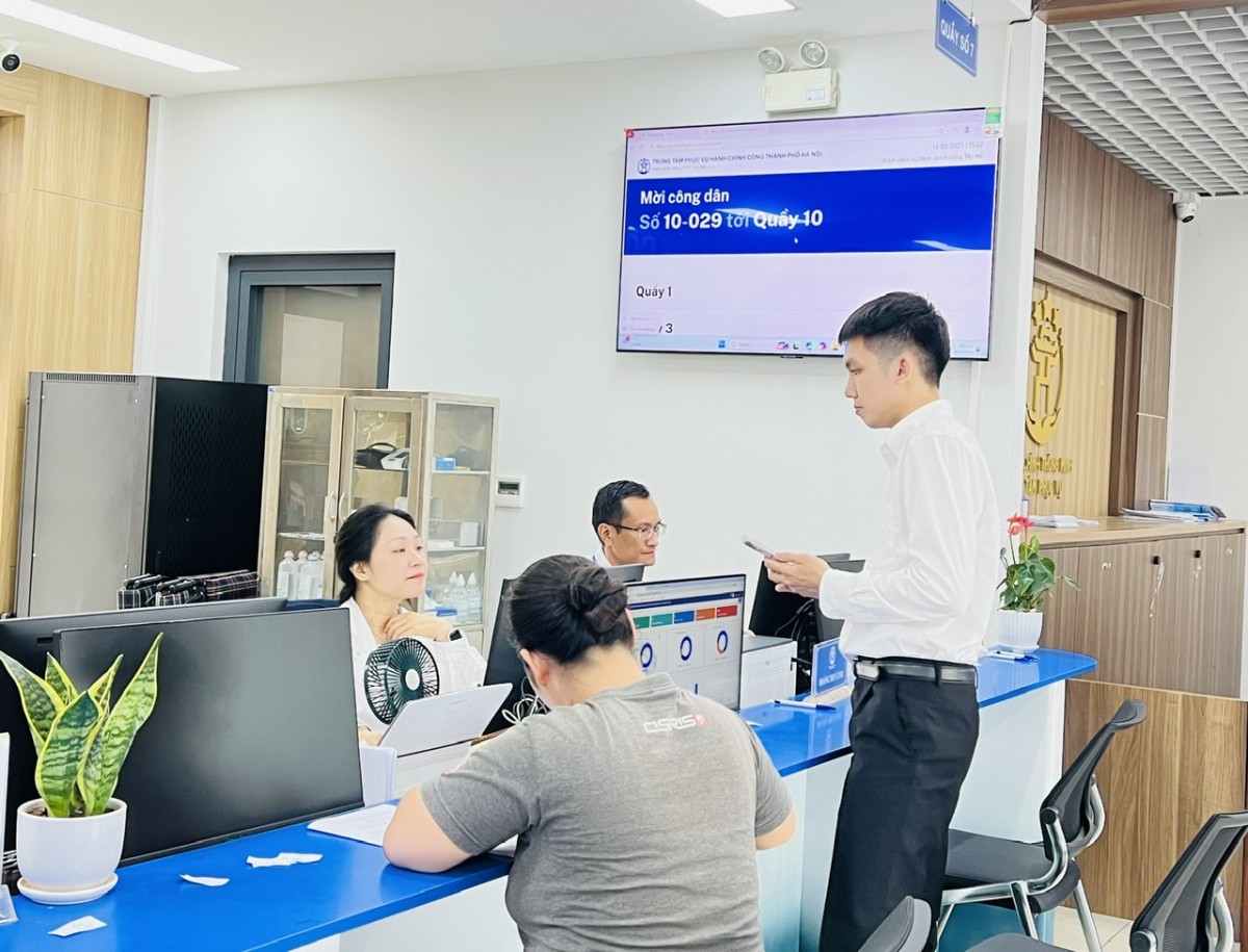 Bộ Nội vụ đề xuất mới về tiền lương và thu nhập khác của viên chức