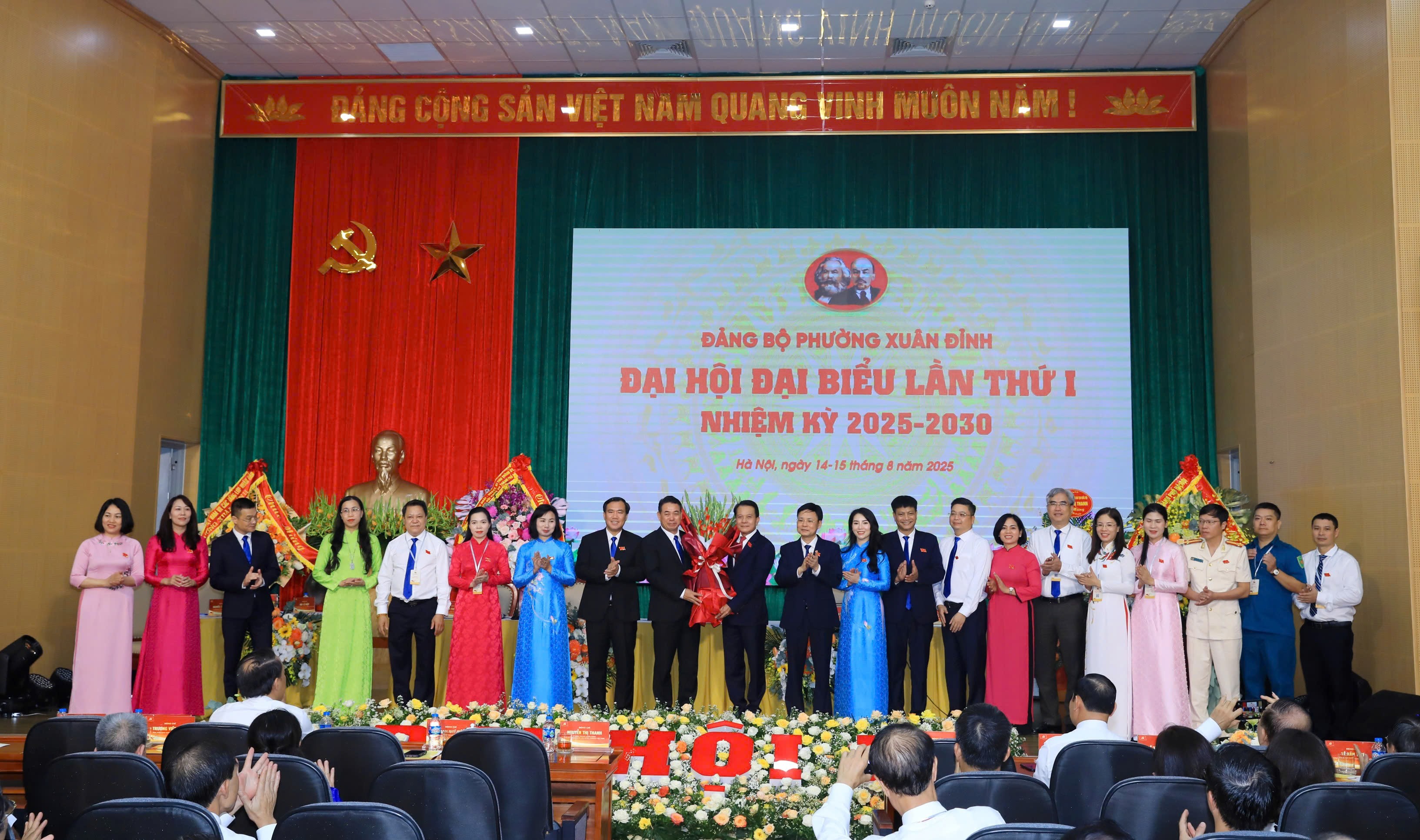 Xây dựng Đảng bộ vững mạnh, kiến tạo Xuân Đỉnh trở thành đô thị thông minh, kiểu mẫu