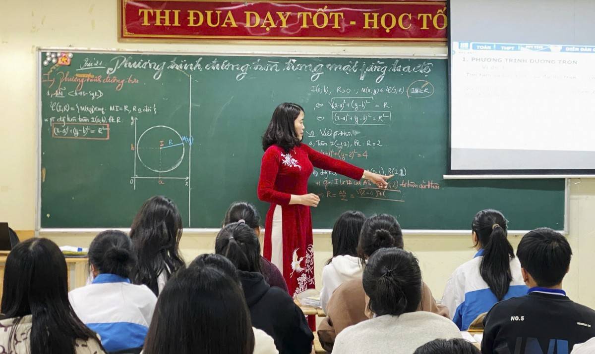 Giữ ổn định, đảm bảo đội ngũ giáo viên trong các cơ sở giáo dục để chuẩn bị cho năm học mới