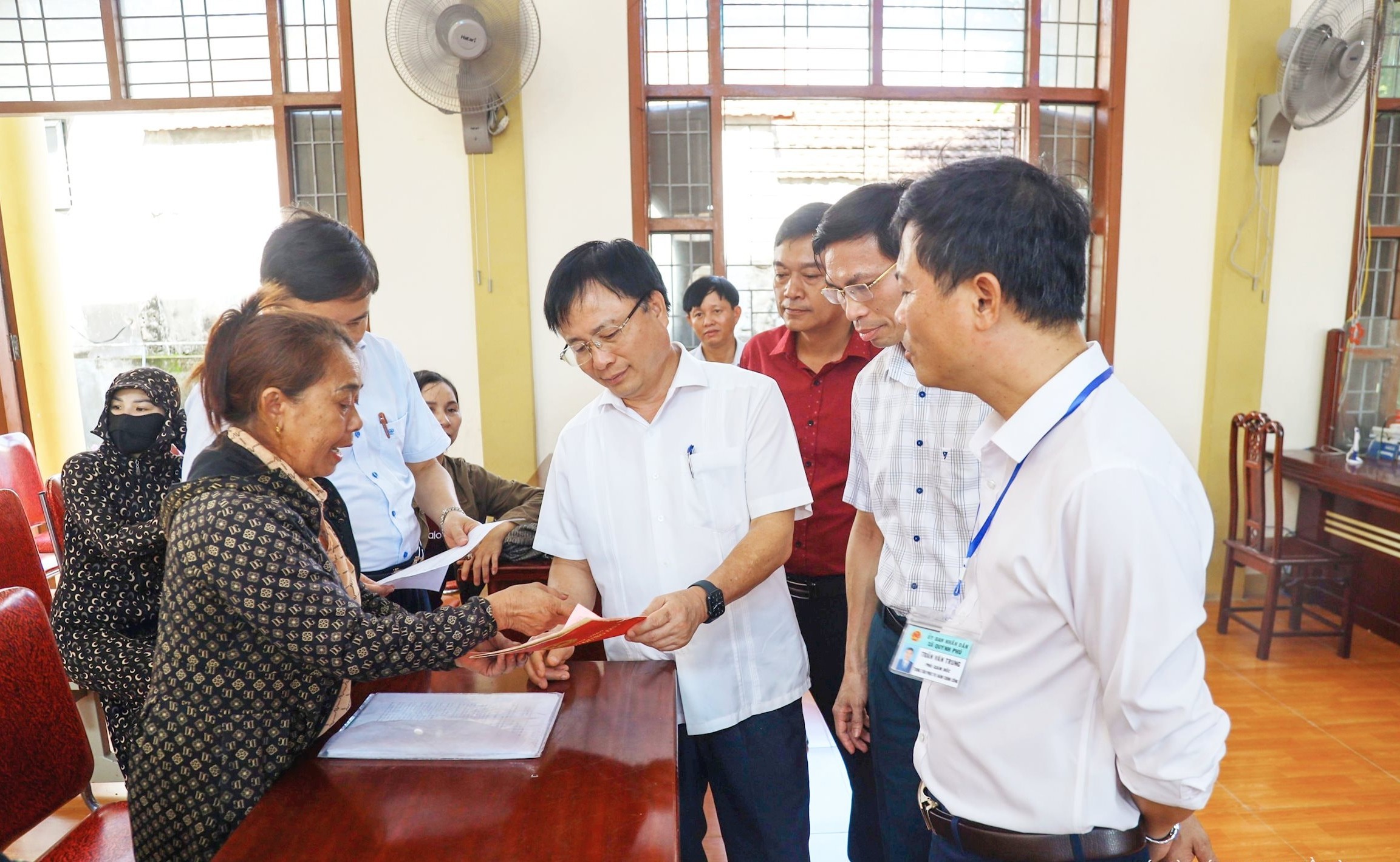 Nghệ An yêu cầu các sở, ngành lập danh sách tối thiểu 5% cán bộ, công chức để điều động về xã Nghệ An yêu cầu các sở, ngành lập danh sách tối thiểu 5% cán bộ, công chức để điều động về xã