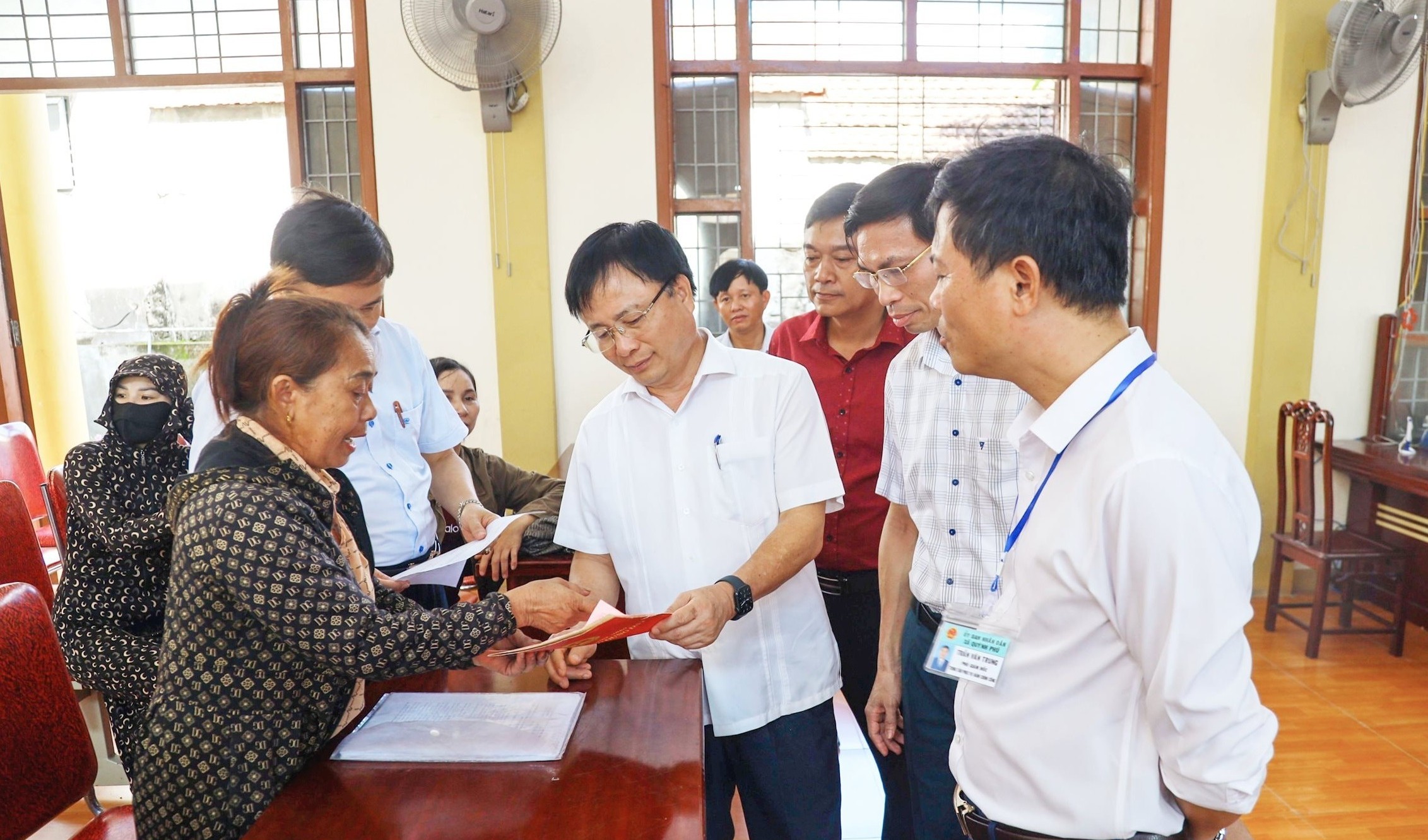 Nghệ An yêu cầu các sở, ngành lập danh sách tối thiểu 5% cán bộ, công chức để điều động về xã