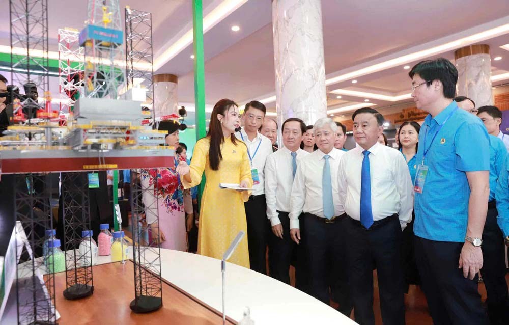 Triển lãm “Hành trình sáng tạo - Khát vọng vươn mình”: Tôn vinh trí tuệ lao động Việt Triển lãm “Hành trình sáng tạo - Khát vọng vươn mình”: Tôn vinh trí tuệ lao động Việt