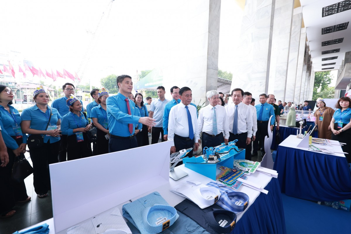 Triển lãm “Hành trình sáng tạo - Khát vọng vươn mình”: Tôn vinh trí tuệ lao động Việt Triển lãm “Hành trình sáng tạo - Khát vọng vươn mình”: Tôn vinh trí tuệ lao động Việt