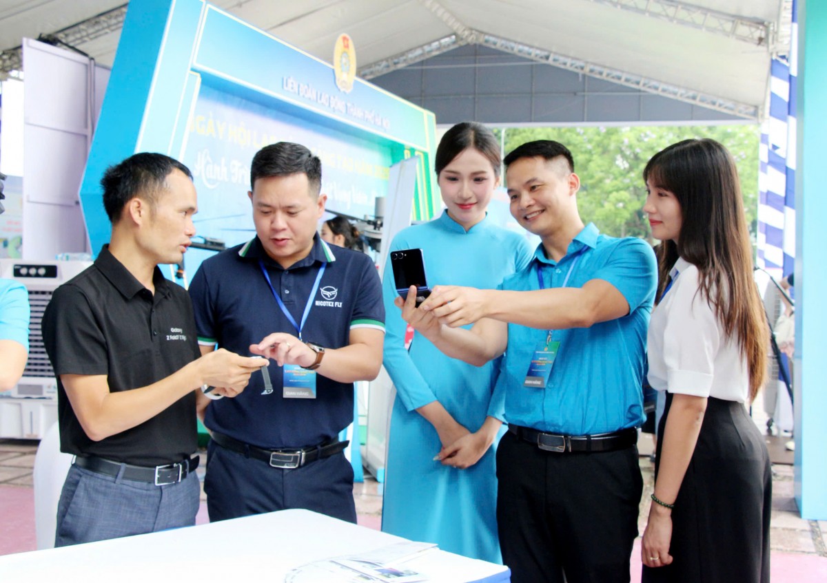 Triển lãm “Hành trình sáng tạo - Khát vọng vươn mình”: Tôn vinh trí tuệ lao động Việt Triển lãm “Hành trình sáng tạo - Khát vọng vươn mình”: Tôn vinh trí tuệ lao động Việt