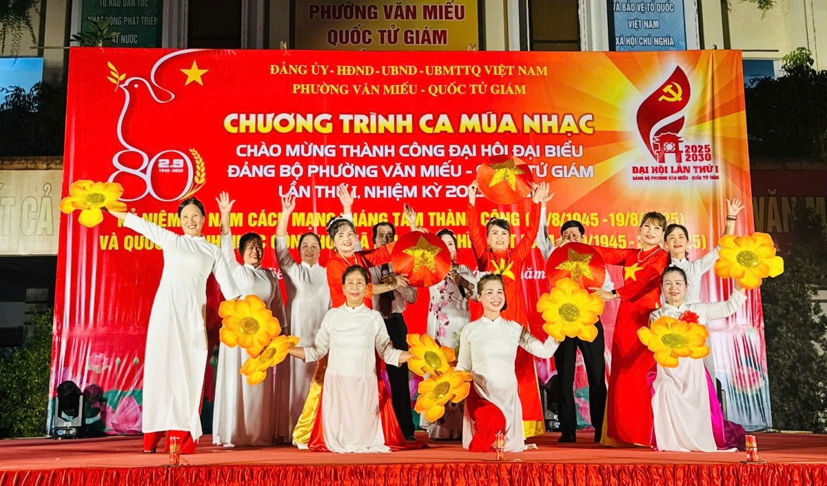 Sôi nổi chương trình văn nghệ chào mừng thành công Đại hội Đảng bộ phường Văn Miếu - Quốc Tử Giám