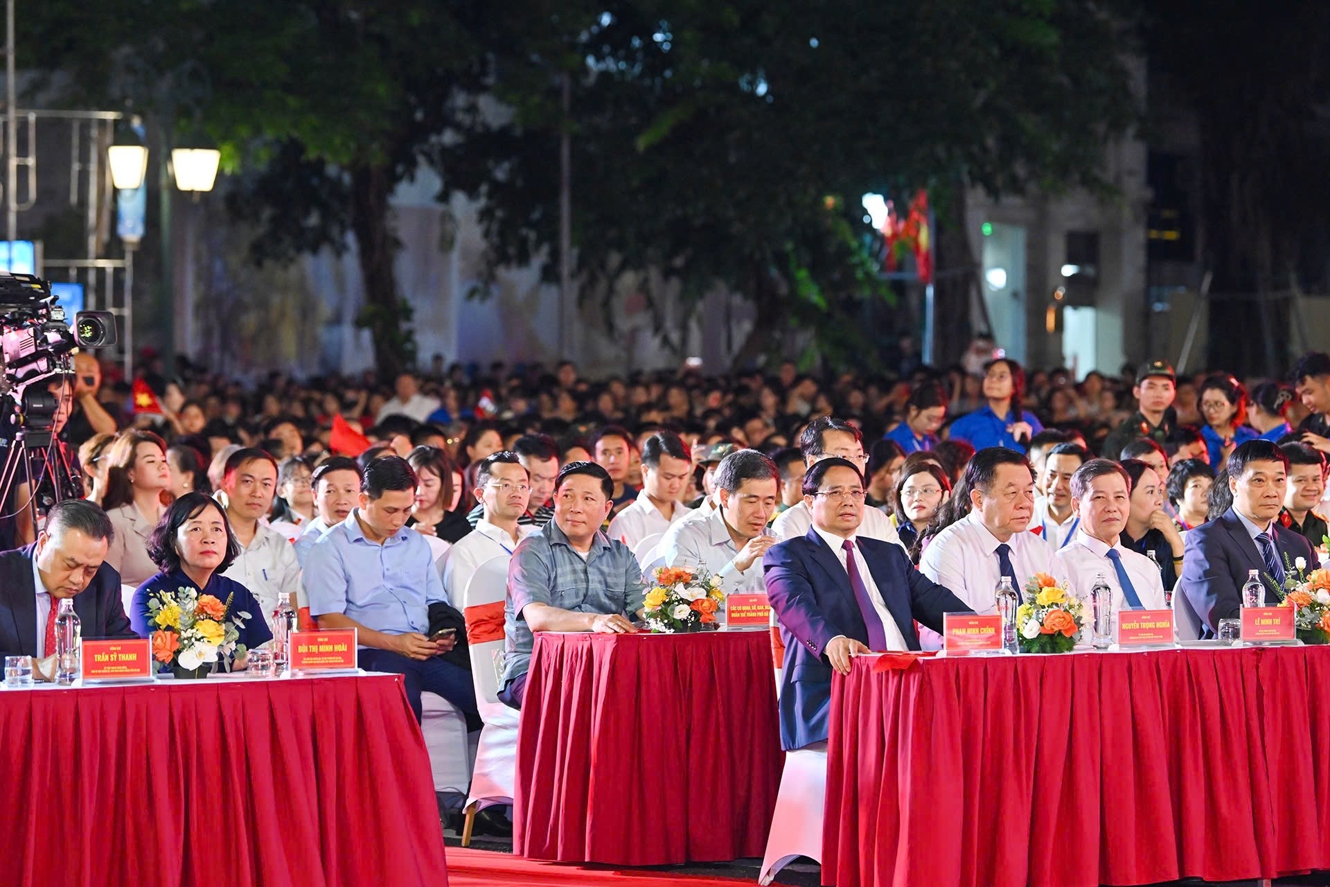 Thủ tướng Phạm Minh Chính dự chương trình nghệ thuật Hà Nội - Từ mùa thu lịch sử năm 1945 Thủ tướng Phạm Minh Chính dự chương trình nghệ thuật Hà Nội - Từ mùa thu lịch sử năm 1945