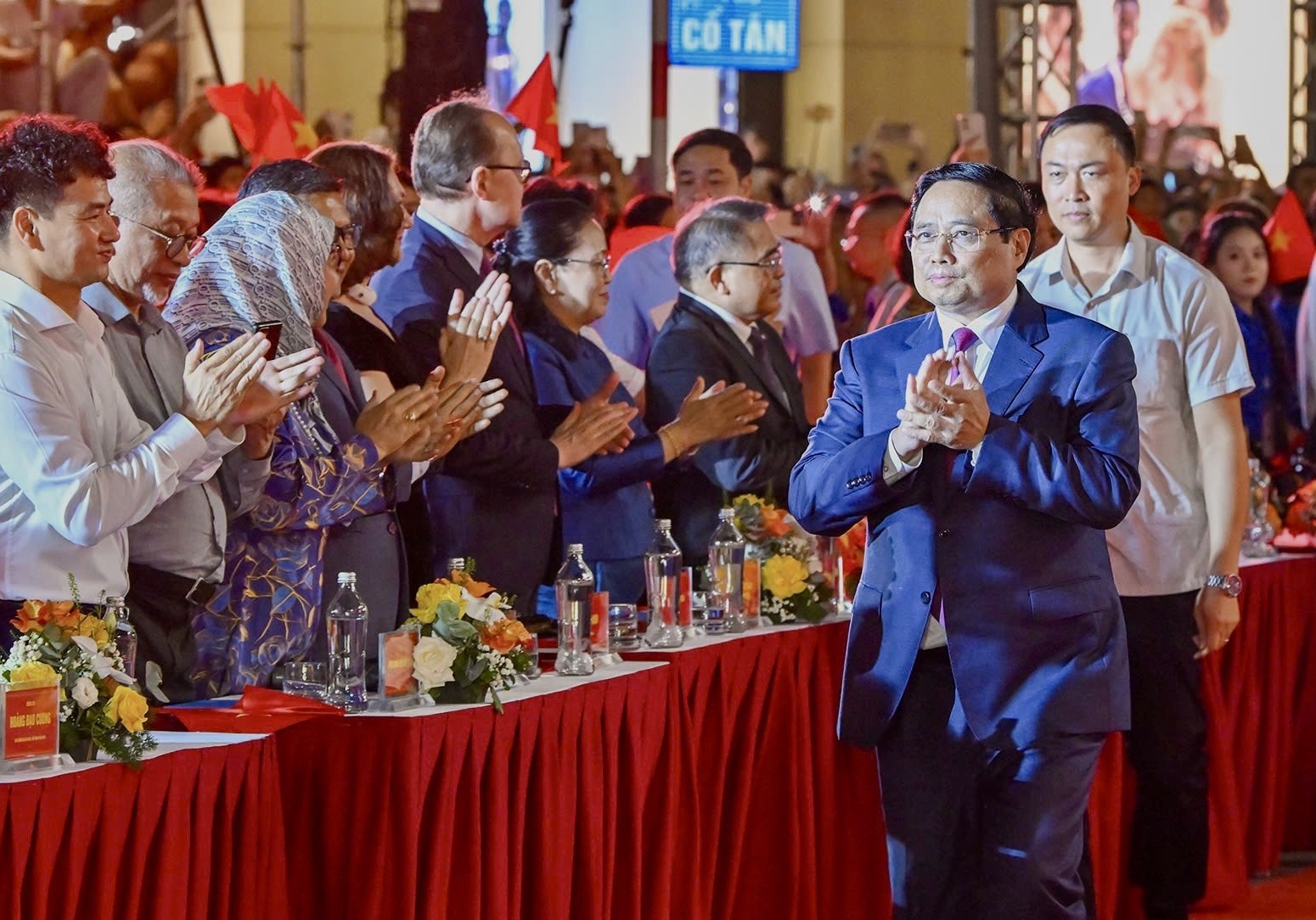 Thủ tướng Phạm Minh Chính dự chương trình nghệ thuật Hà Nội - Từ mùa thu lịch sử năm 1945 Thủ tướng Phạm Minh Chính dự chương trình nghệ thuật Hà Nội - Từ mùa thu lịch sử năm 1945