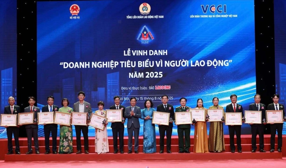 Tôn vinh 28 doanh nghiệp có giải pháp chăm lo ngày càng tốt hơn cho người lao động