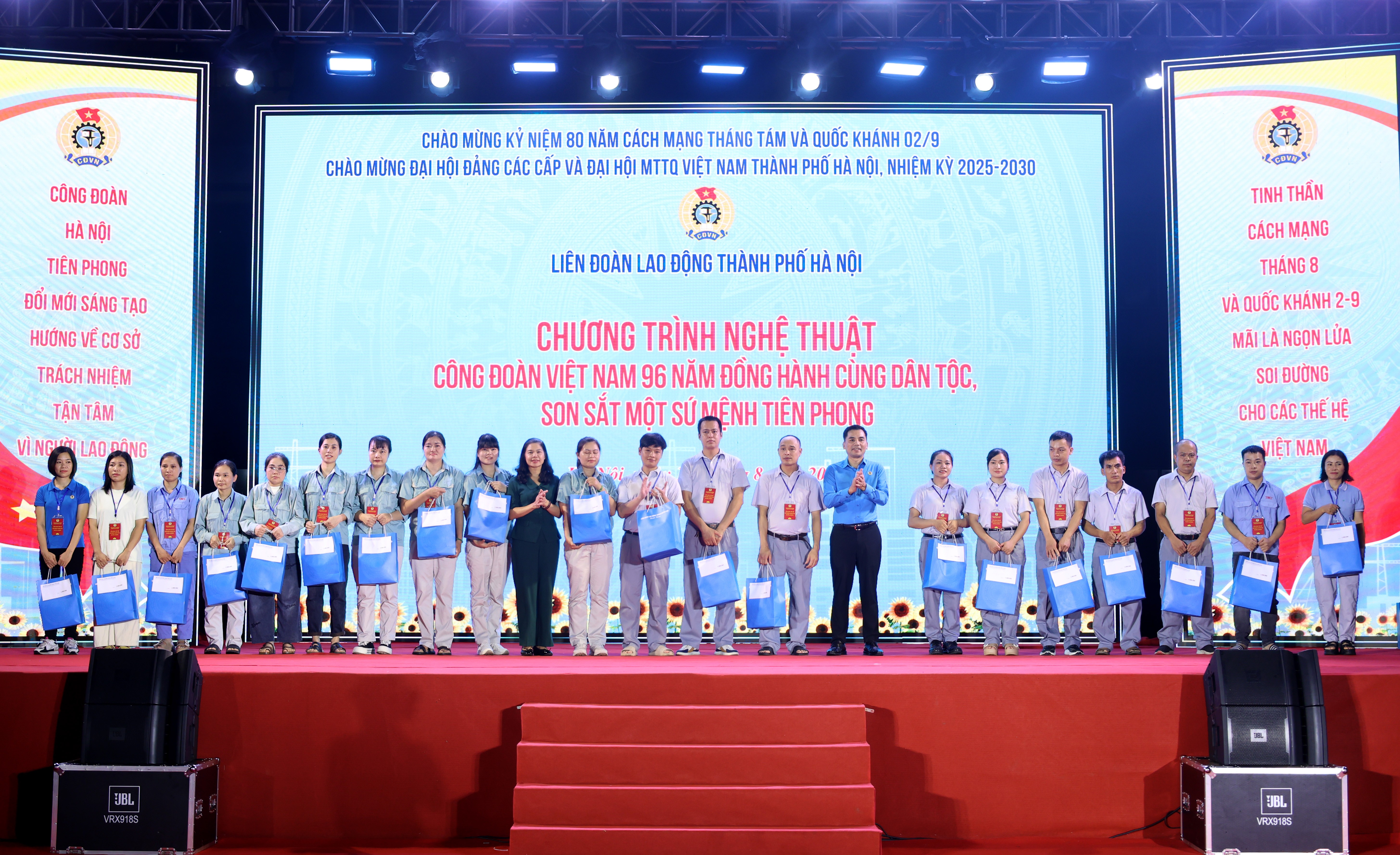 Đặc sắc chương trình nghệ thuật phục vụ công nhân lao động Thủ đô Đặc sắc chương trình nghệ thuật phục vụ công nhân lao động Thủ đô