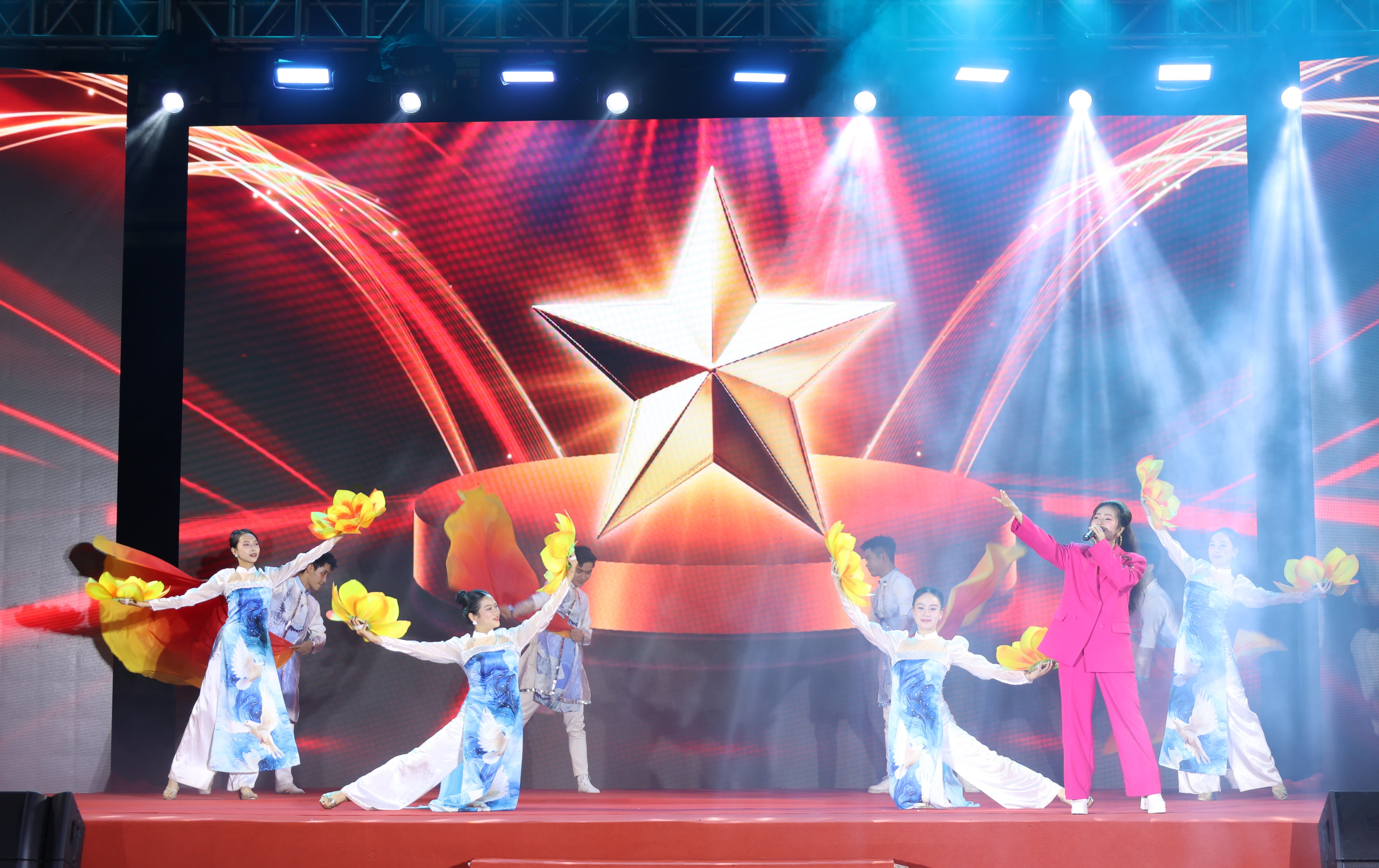 Đặc sắc chương trình nghệ thuật phục vụ công nhân lao động Thủ đô Đặc sắc chương trình nghệ thuật phục vụ công nhân lao động Thủ đô