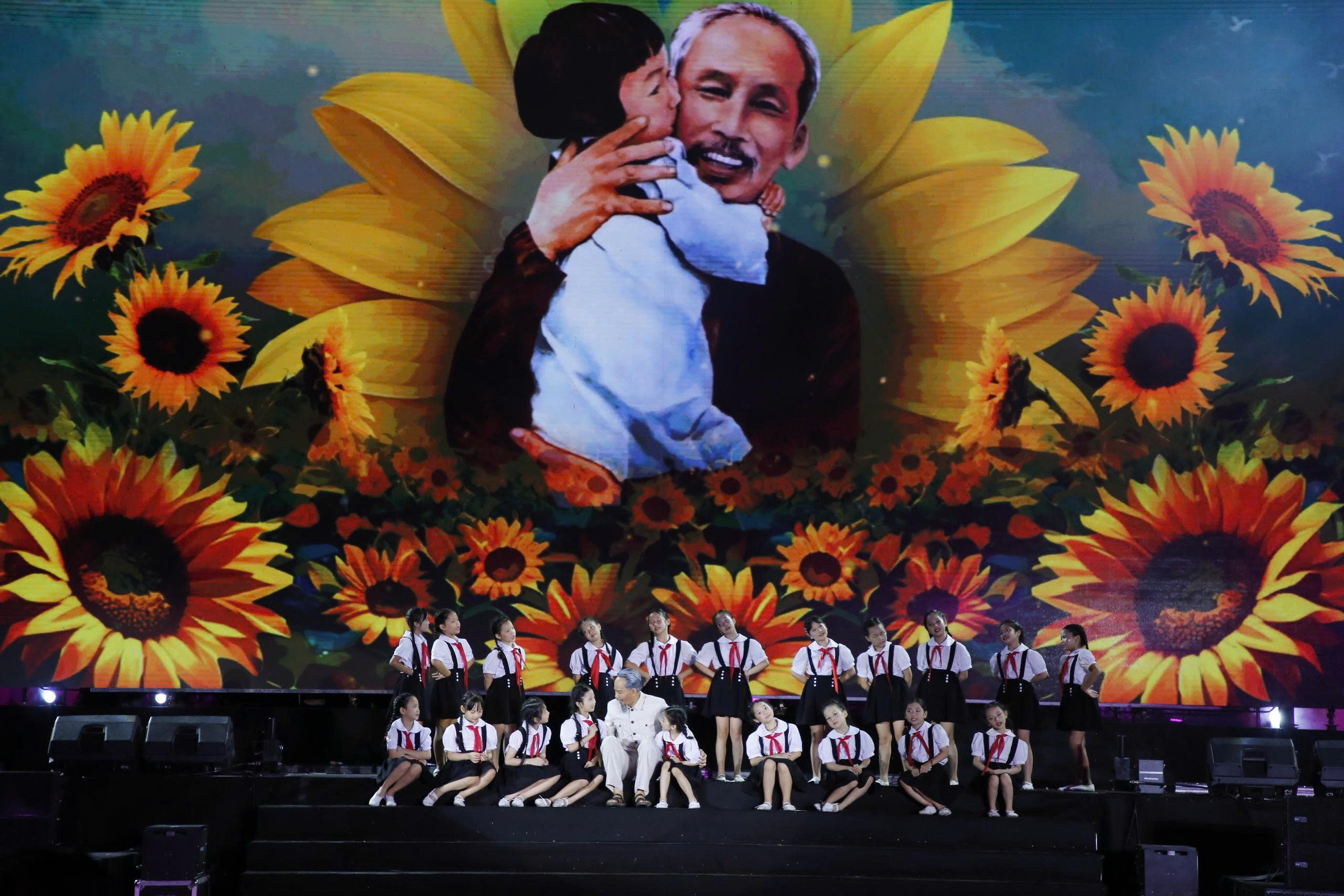 chương trình nghệ thuật Hà Nội - Từ mùa thu lịch sử 1945 Phát huy sức mạnh văn hóa trong phong trào thi đua yêu nước