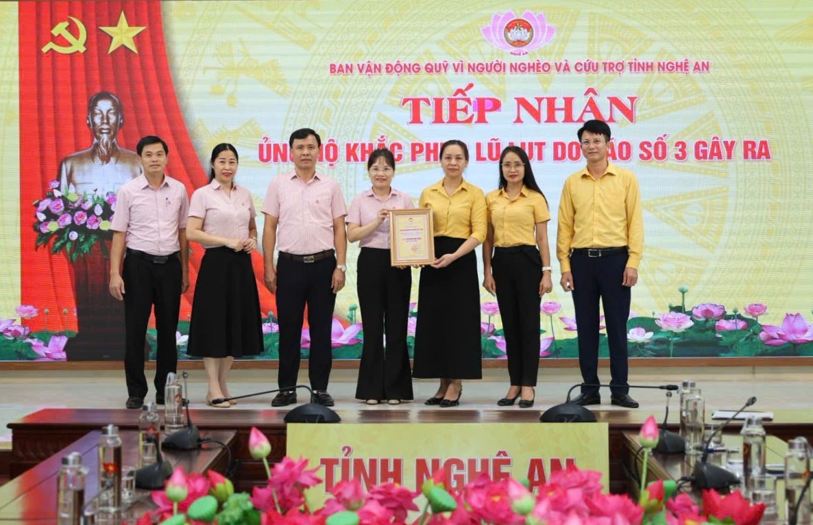 Ngân hàng CSXH tỉnh Nghệ An tích cực hỗ trợ người dân bị thiệt hại do mưa lũ Ngân hàng CSXH tỉnh Nghệ An tích cực hỗ trợ người dân bị thiệt hại do mưa lũ