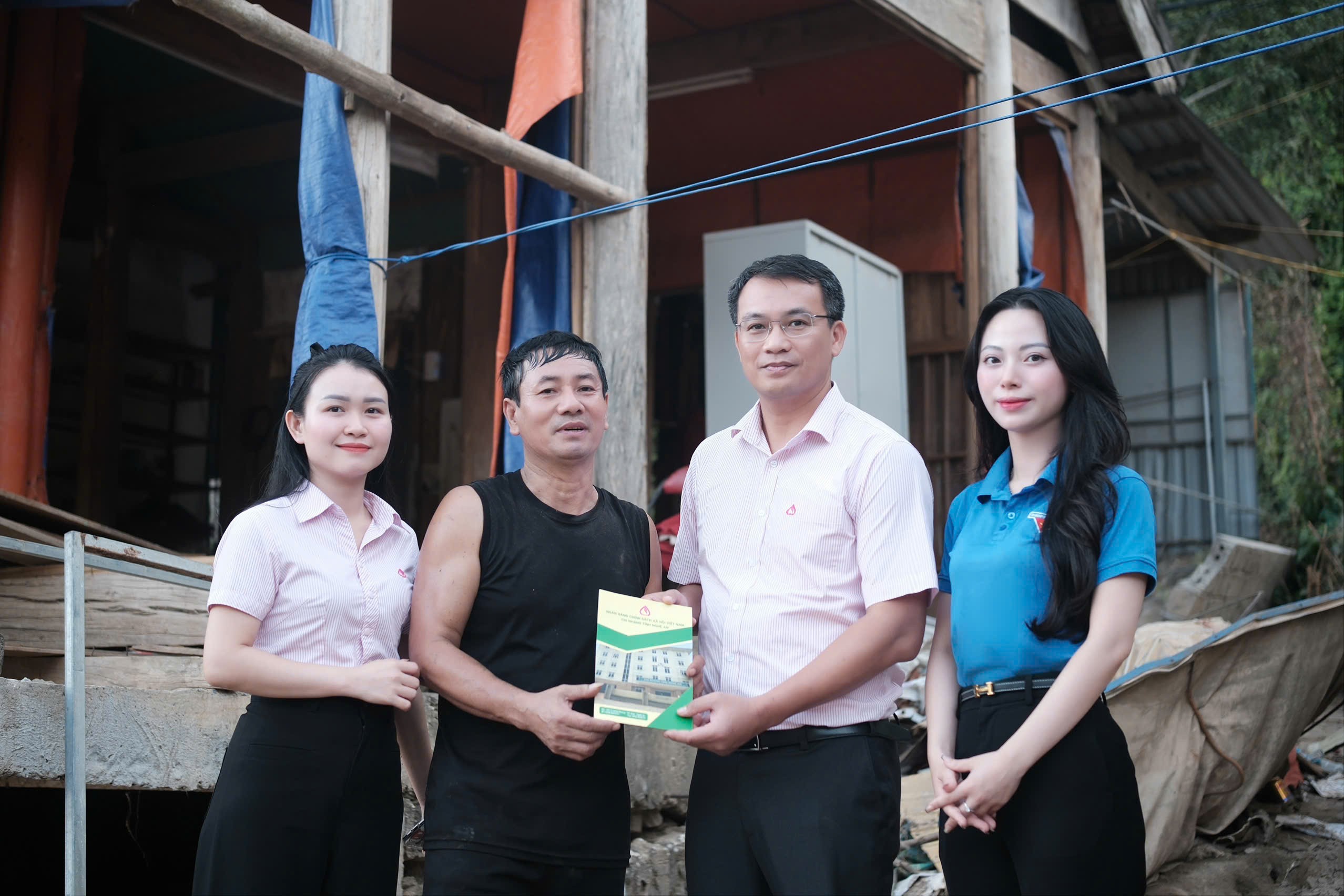 Ngân hàng CSXH tỉnh Nghệ An tích cực hỗ trợ người dân bị thiệt hại do mưa lũ Ngân hàng CSXH tỉnh Nghệ An tích cực hỗ trợ người dân bị thiệt hại do mưa lũ