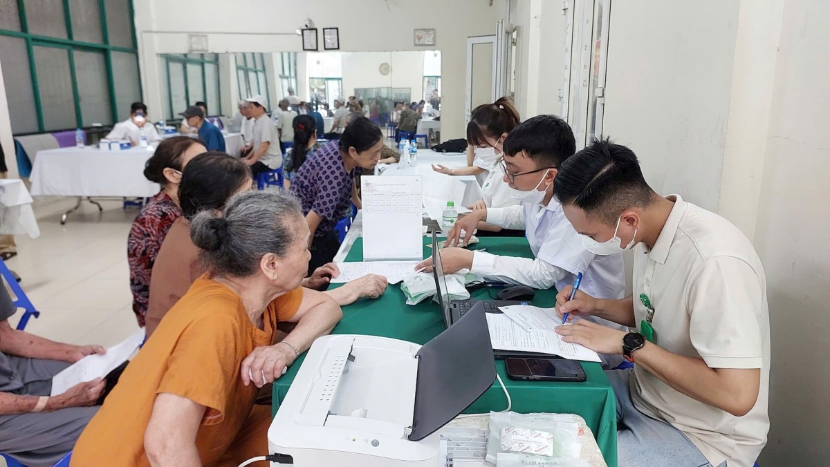 Hà Nội hướng tới chăm sóc sức khỏe toàn diện cho người cao tuổi Hà Nội hướng tới chăm sóc sức khỏe toàn diện cho người cao tuổi