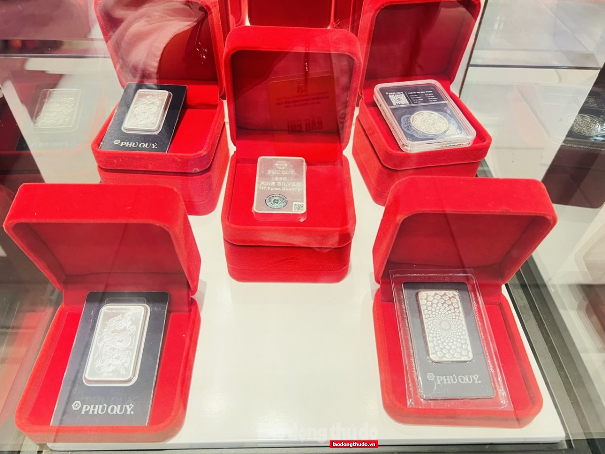 Thị trường bạc lưu niệm 2/9: “Cháy hàng” chỉ sau thời gian ngắn mở bán Thị trường bạc lưu niệm 2/9: “Cháy hàng” chỉ sau thời gian ngắn mở bán