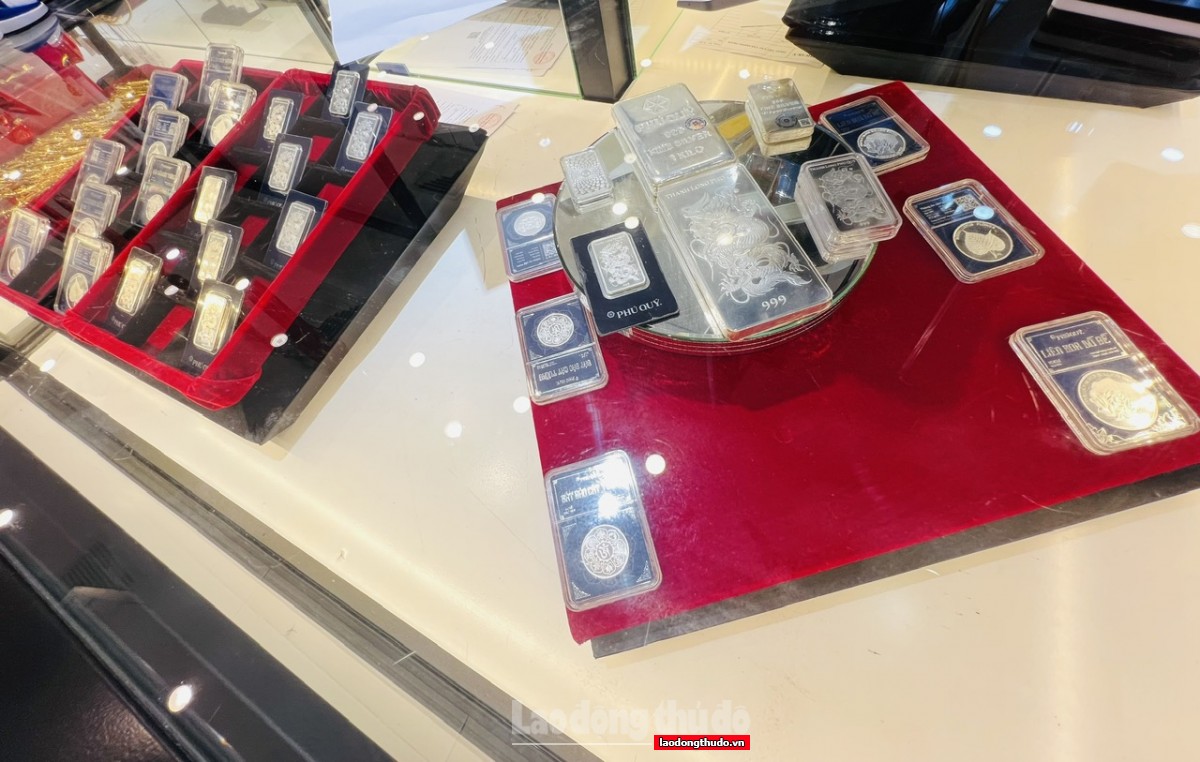 Thị trường bạc lưu niệm 2/9: “Cháy hàng” chỉ sau thời gian ngắn mở bán Thị trường bạc lưu niệm 2/9: “Cháy hàng” chỉ sau thời gian ngắn mở bán