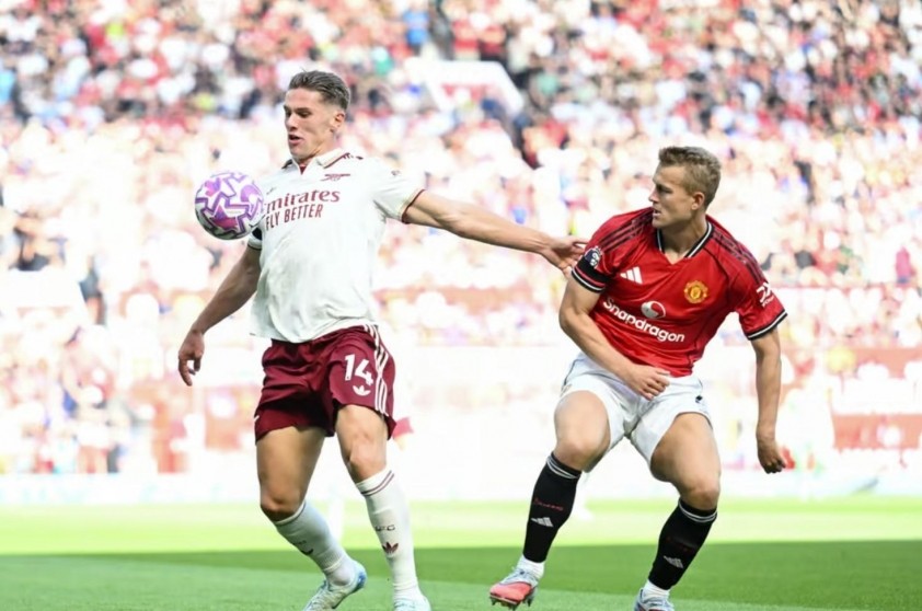 Man Utd thua sát nút Arsenal ngay tại Old Trafford