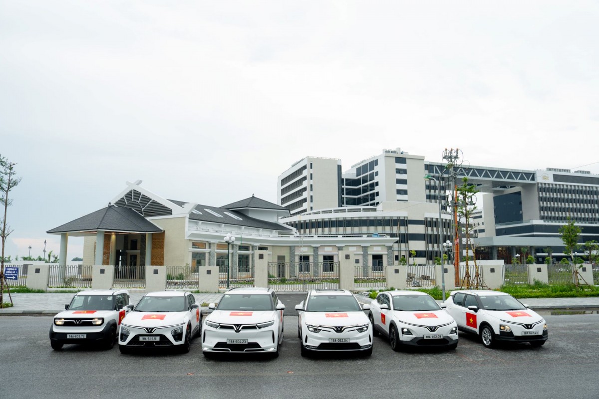 Vinfast tặng 100.000 bộ decal Quốc kỳ mừng 80 năm Quốc khánh